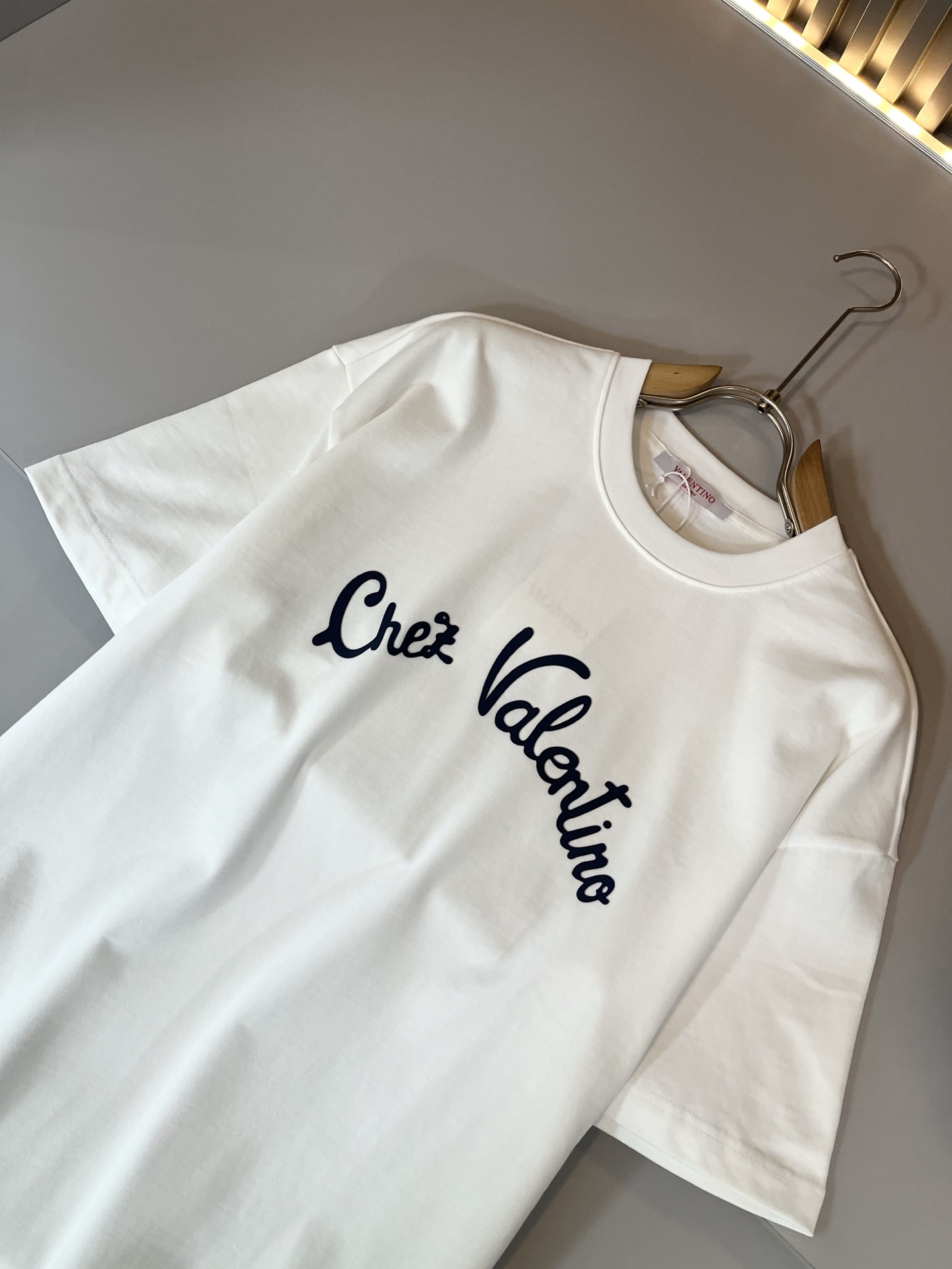  VALENTI*O华伦*奴～柜台款、2025春夏新款休闲套装，胸前logo压胶设计！简单时尚而年轻，百