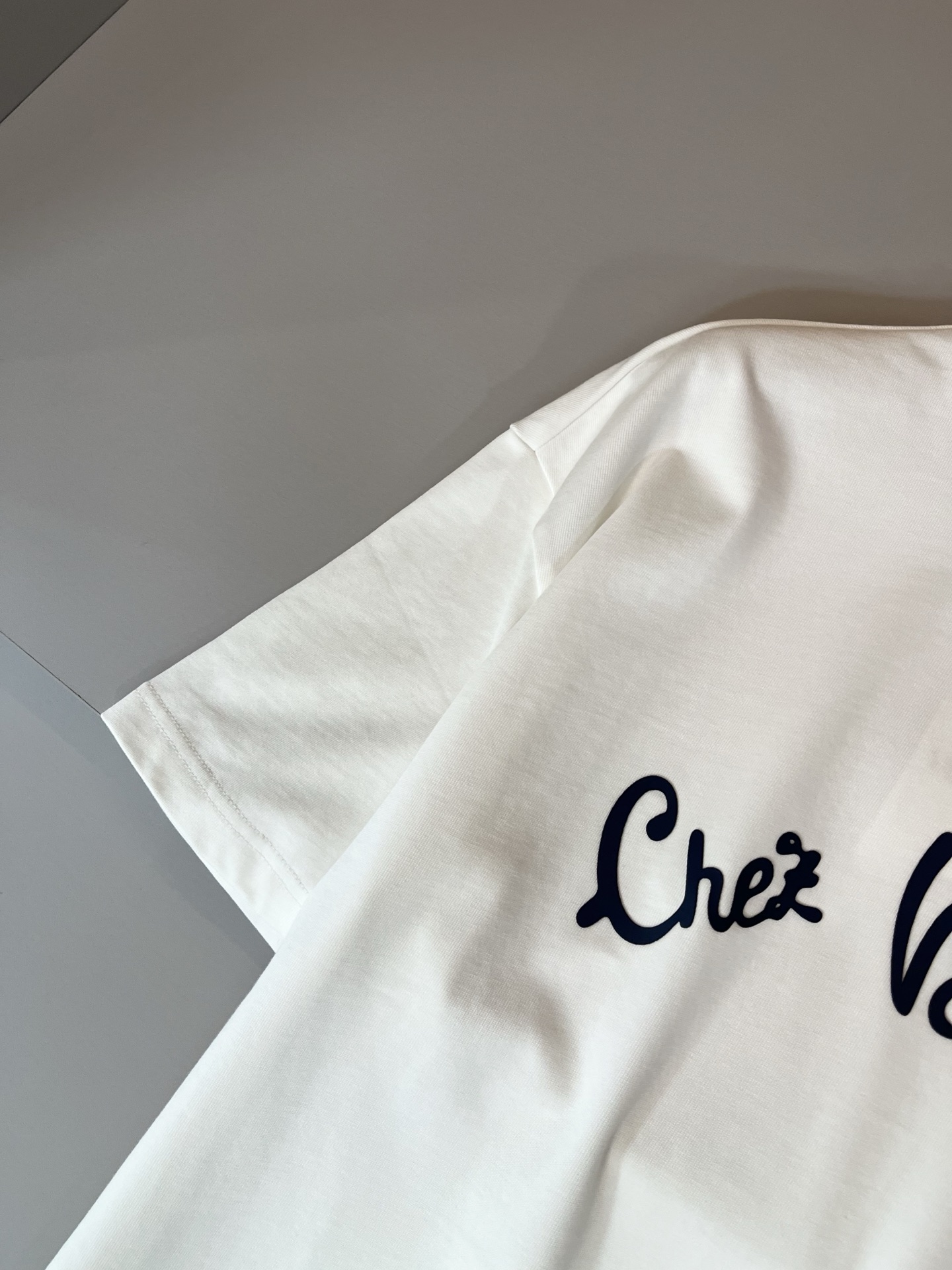  VALENTI*O华伦*奴～柜台款、2025春夏新款休闲套装，胸前logo压胶设计！简单时尚而年轻，百