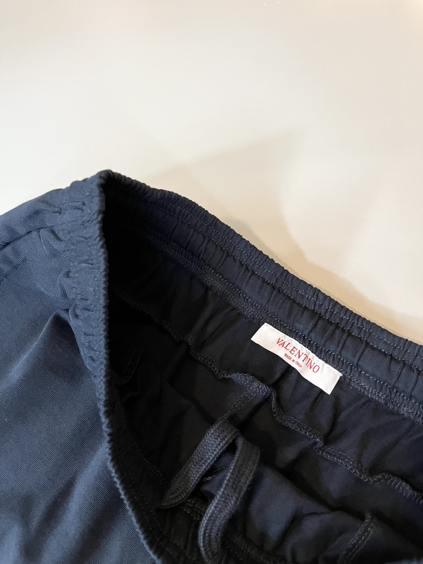  VALENTI*O华伦*奴～柜台款、2025春夏新款休闲套装，胸前logo压胶设计！简单时尚而年轻，百