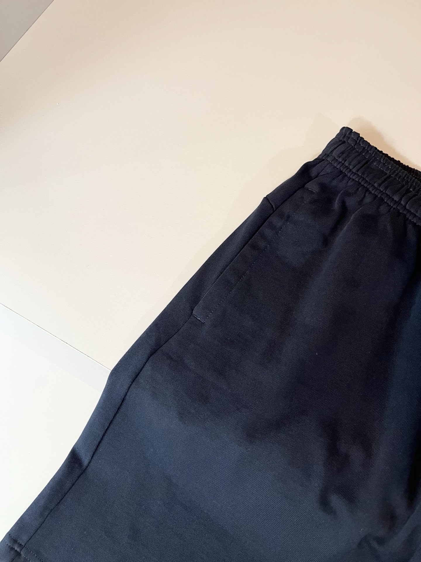  VALENTI*O华伦*奴～柜台款、2025春夏新款休闲套装，胸前logo压胶设计！简单时尚而年轻，百