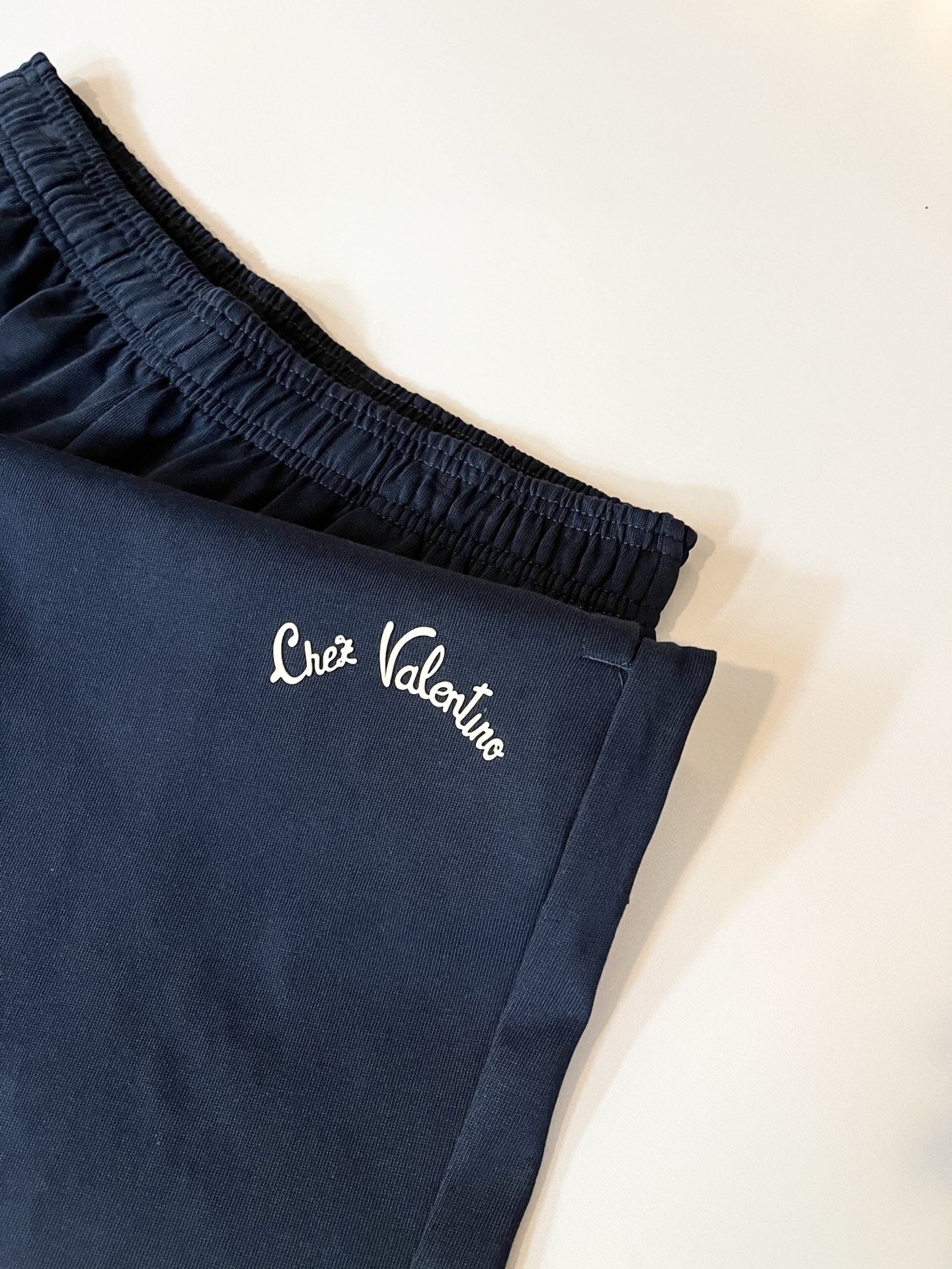  VALENTI*O华伦*奴～柜台款、2025春夏新款休闲套装，胸前logo压胶设计！简单时尚而年轻，百