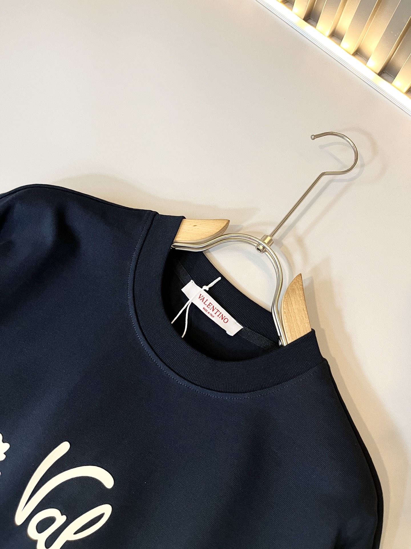  VALENTI*O华伦*奴～柜台款、2025春夏新款休闲套装，胸前logo压胶设计！简单时尚而年轻，百