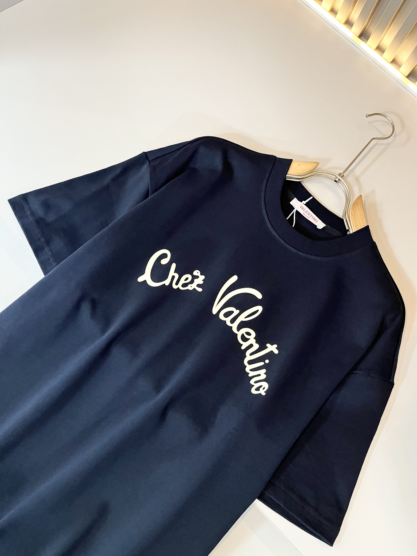  VALENTI*O华伦*奴～柜台款、2025春夏新款休闲套装，胸前logo压胶设计！简单时尚而年轻，百