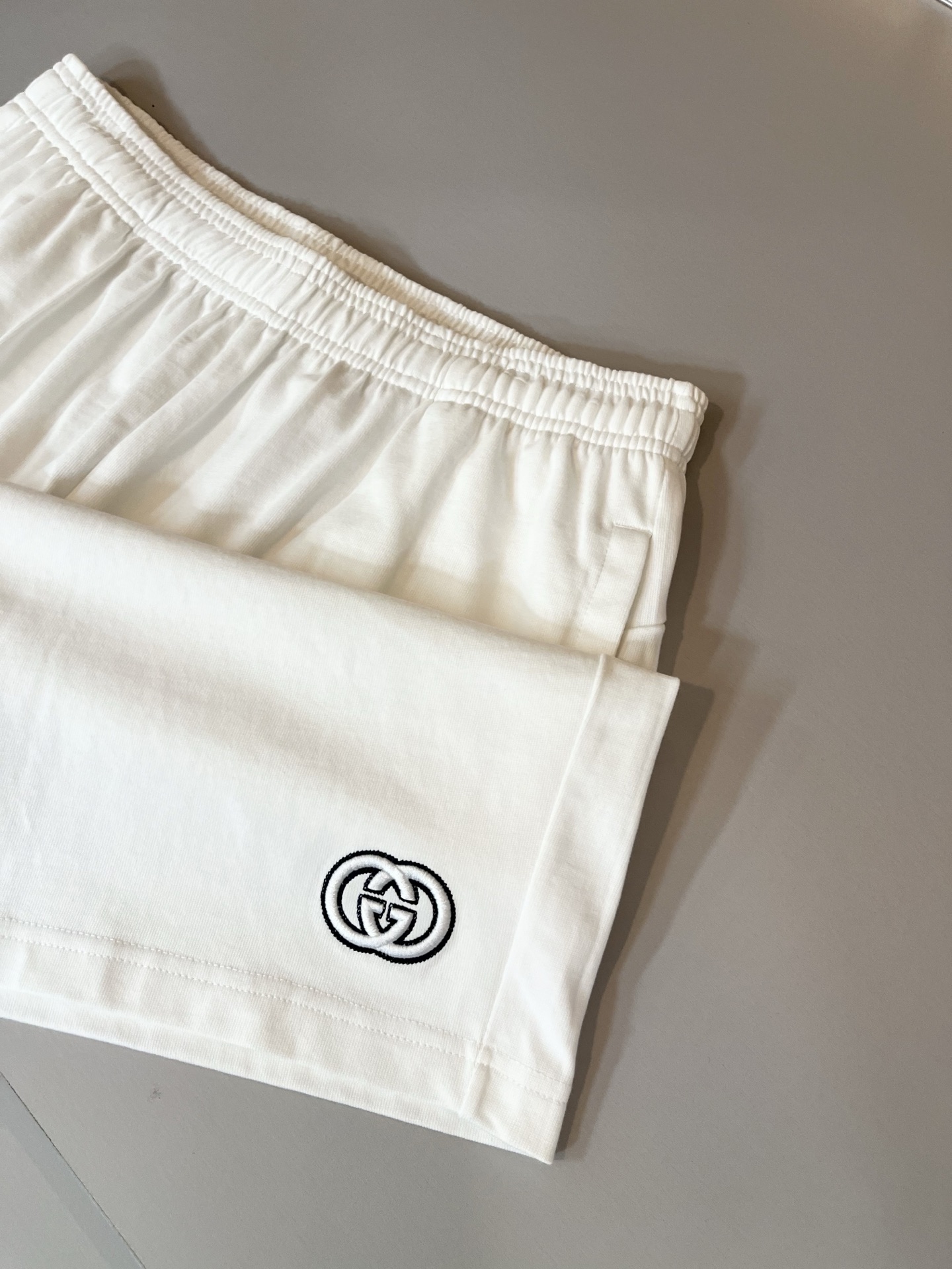  Gucc*古家 2025春夏系列基础圆领套休闲套装，男女同情侣款👫休闲宽松棉质圆领短袖T恤衫！贸易公司