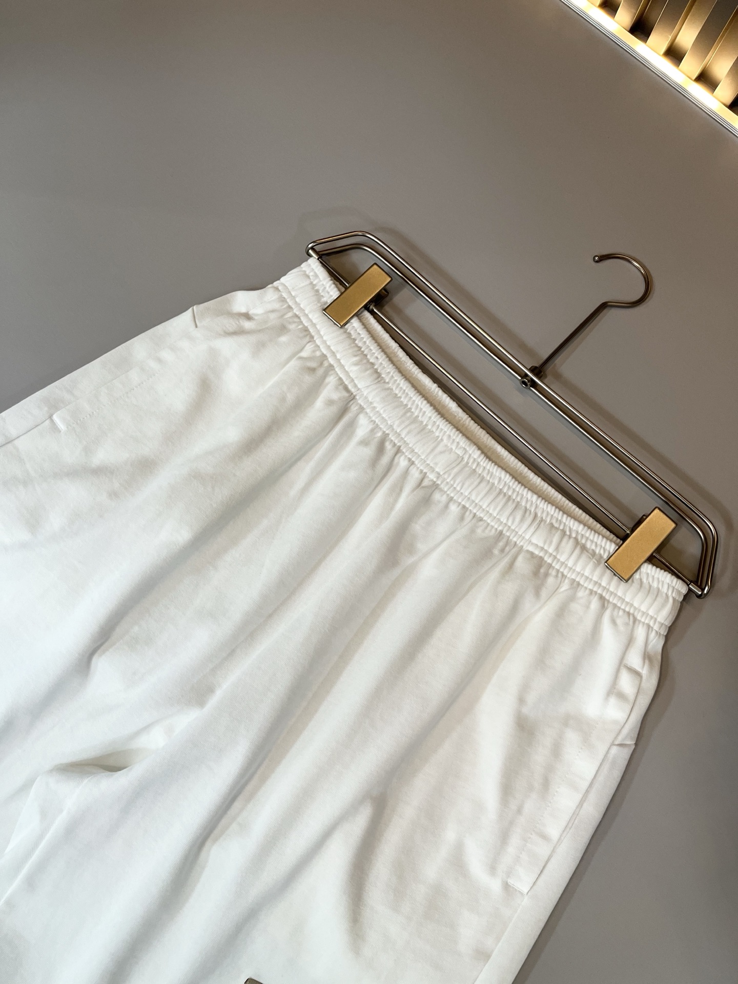 Bur*erry 巴*莉 2025春夏新款男女同款👫休闲套装，品牌最新设计元素！既不单调也不复杂，好处的