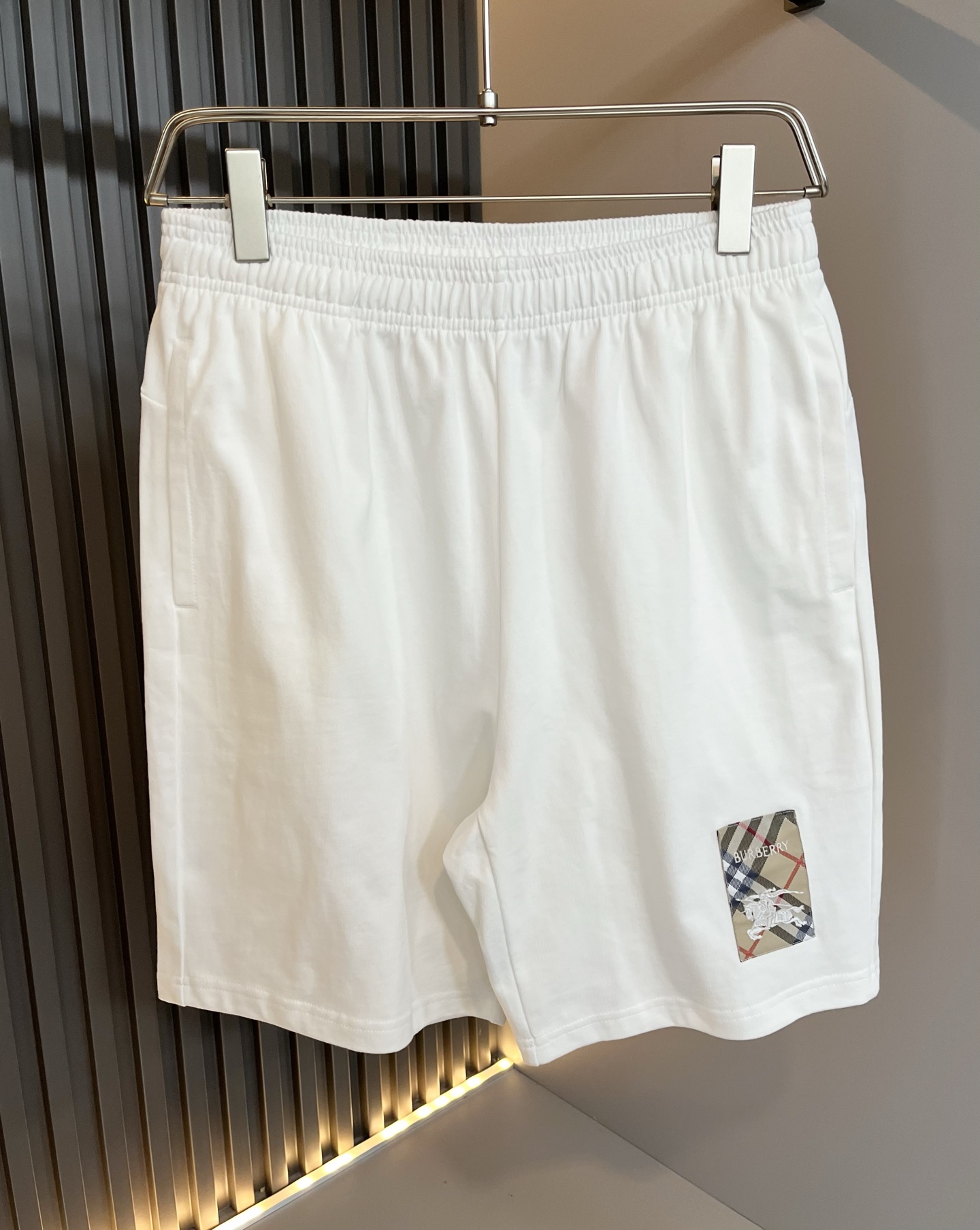 Bur*erry 巴*莉 2025春夏新款男女同款👫休闲套装，品牌最新设计元素！既不单调也不复杂，好处的