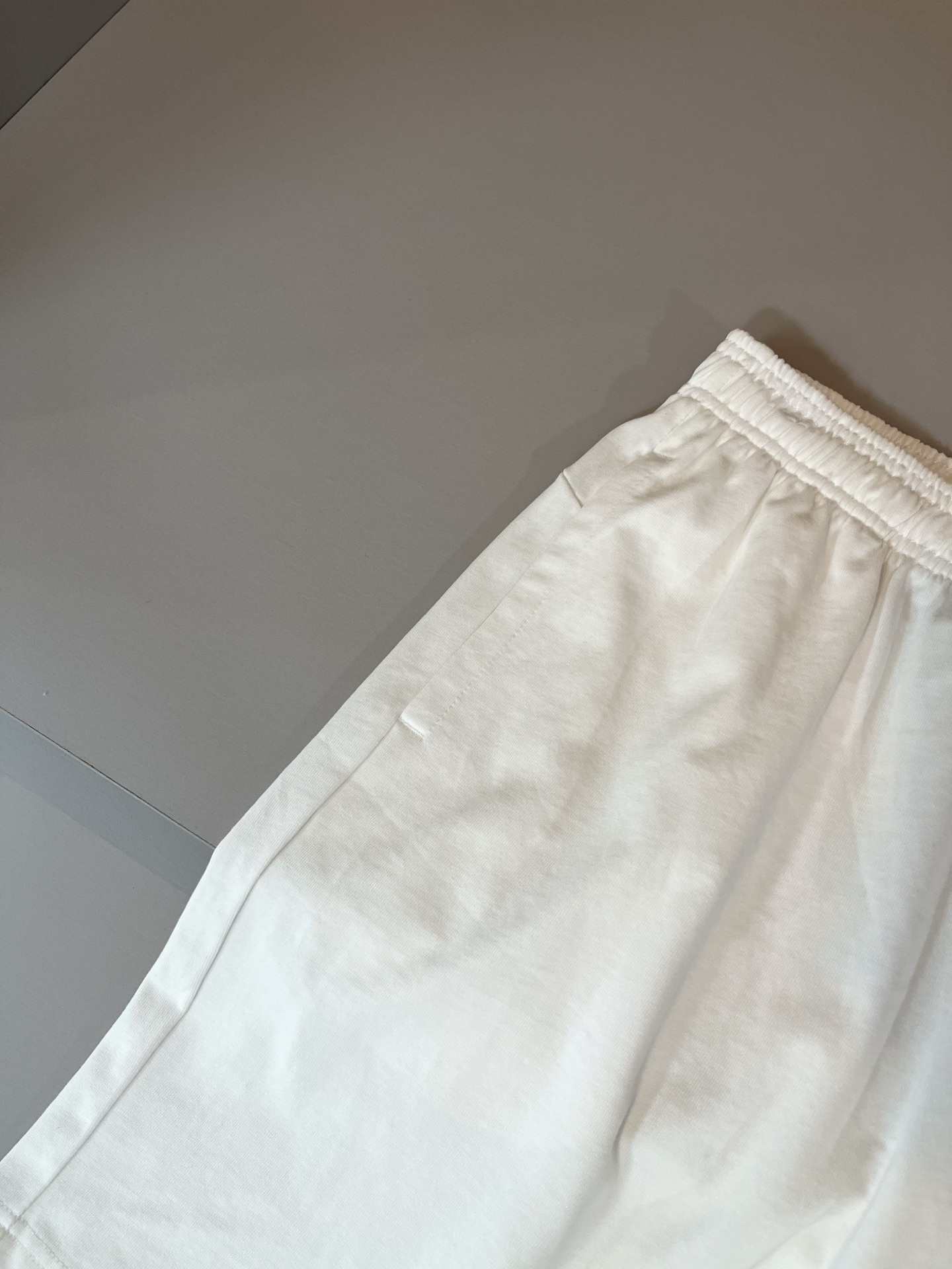 Bur*erry 巴*莉 2025春夏新款男女同款👫休闲套装，品牌最新设计元素！既不单调也不复杂，好处的