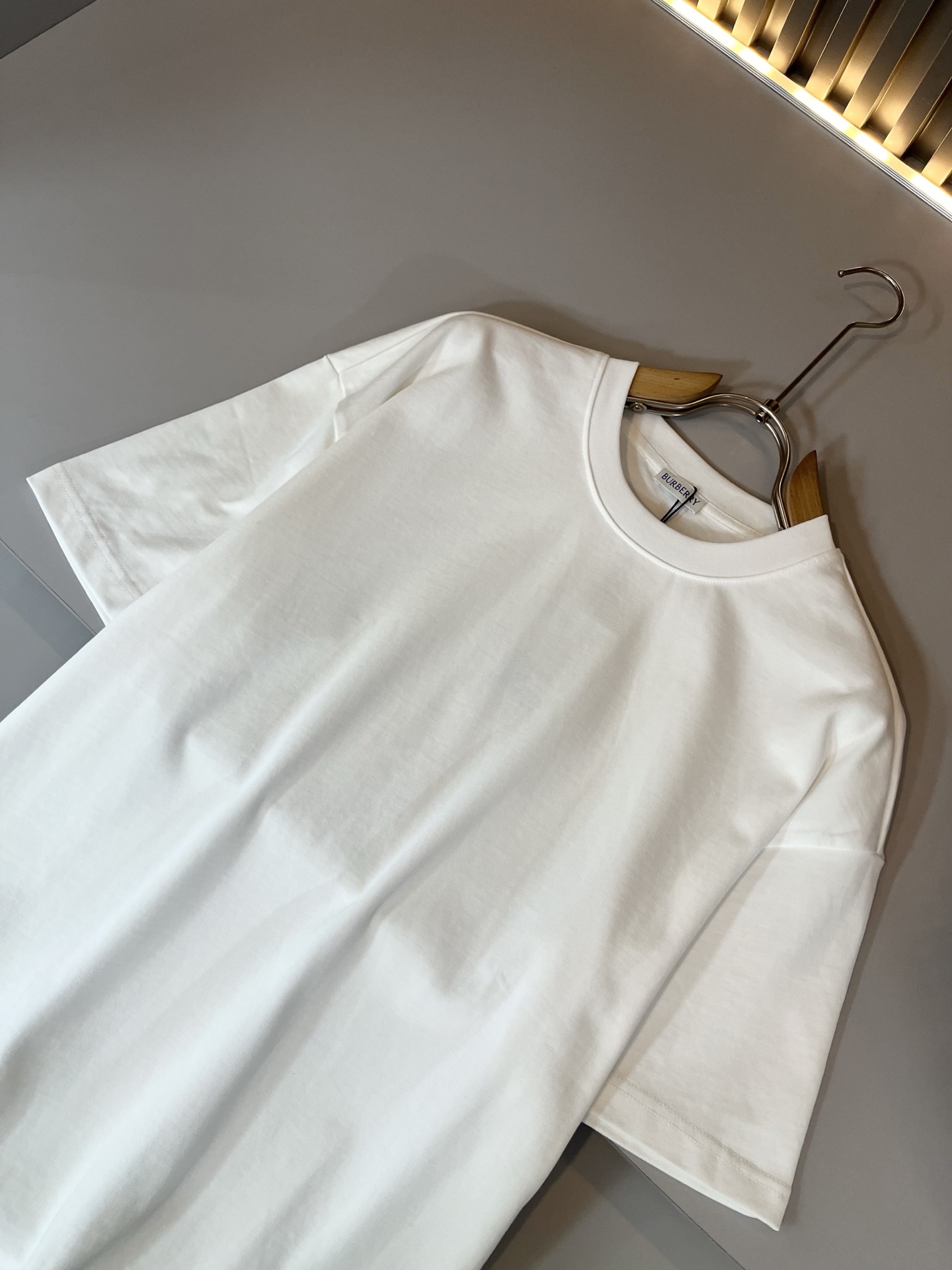 Bur*erry 巴*莉 2025春夏新款男女同款👫休闲套装，品牌最新设计元素！既不单调也不复杂，好处的