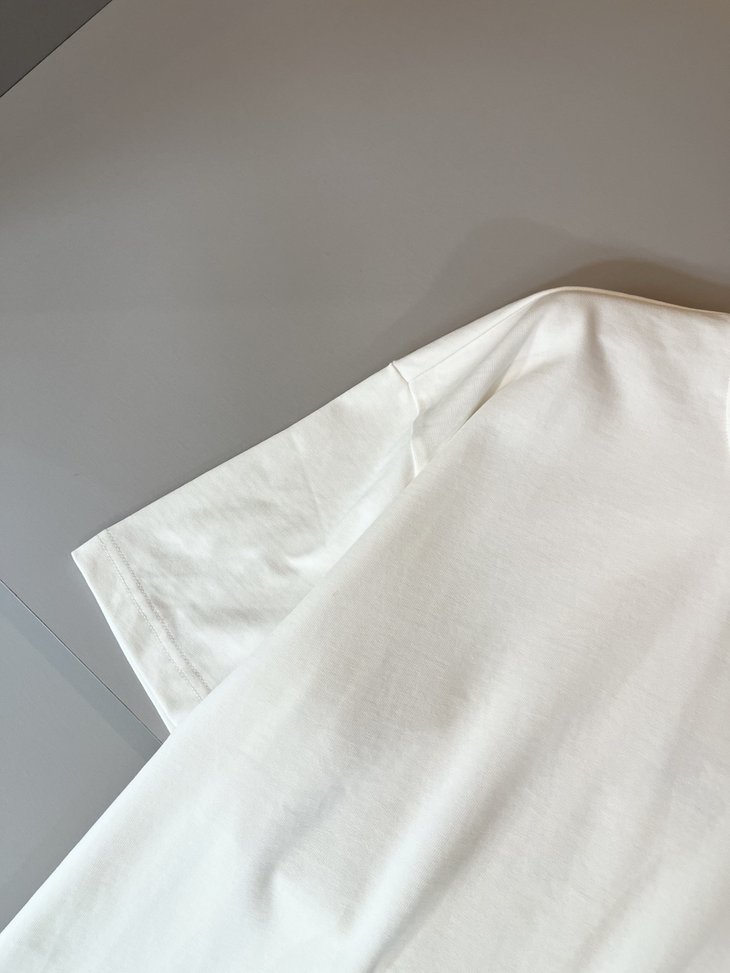 Bur*erry 巴*莉 2025春夏新款男女同款👫休闲套装，品牌最新设计元素！既不单调也不复杂，好处的