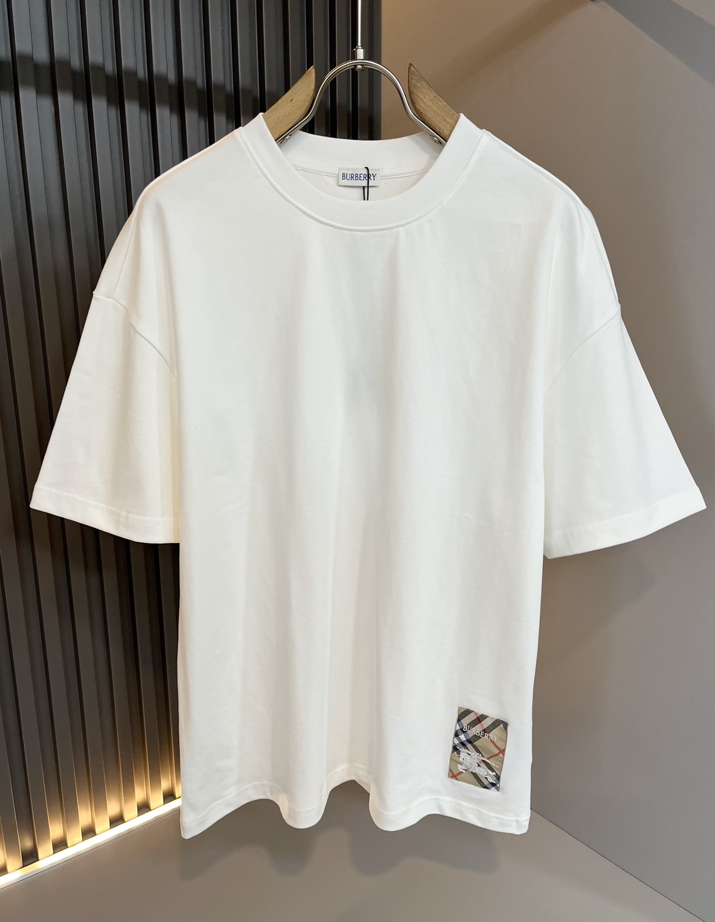 Bur*erry 巴*莉 2025春夏新款男女同款👫休闲套装，品牌最新设计元素！既不单调也不复杂，好处的