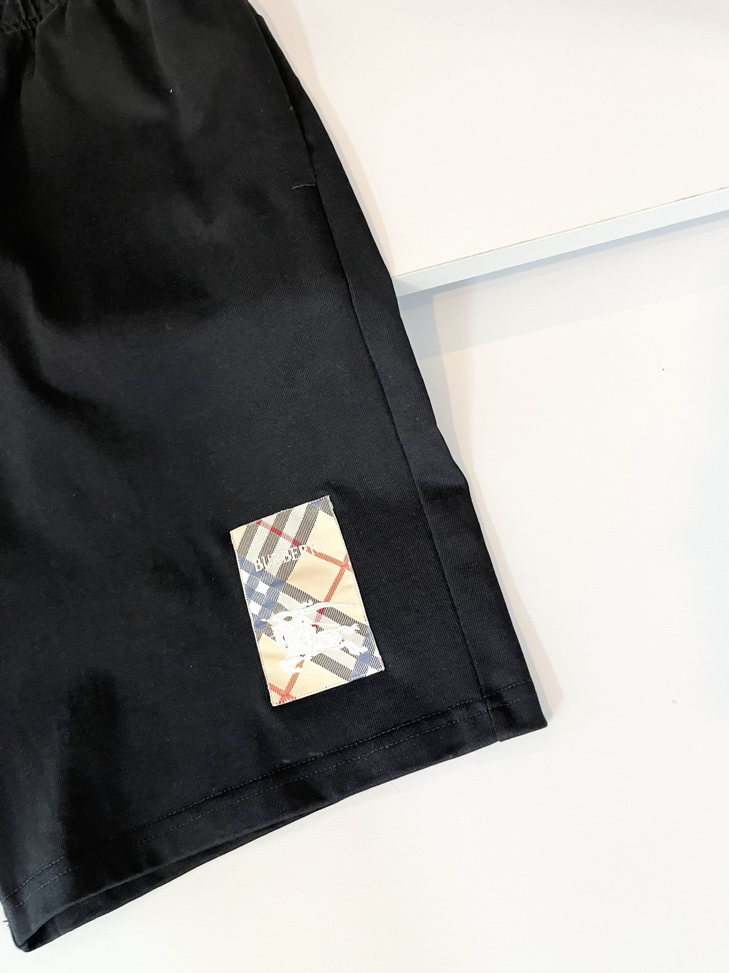 Bur*erry 巴*莉 2025春夏新款男女同款👫休闲套装，品牌最新设计元素！既不单调也不复杂，好处的