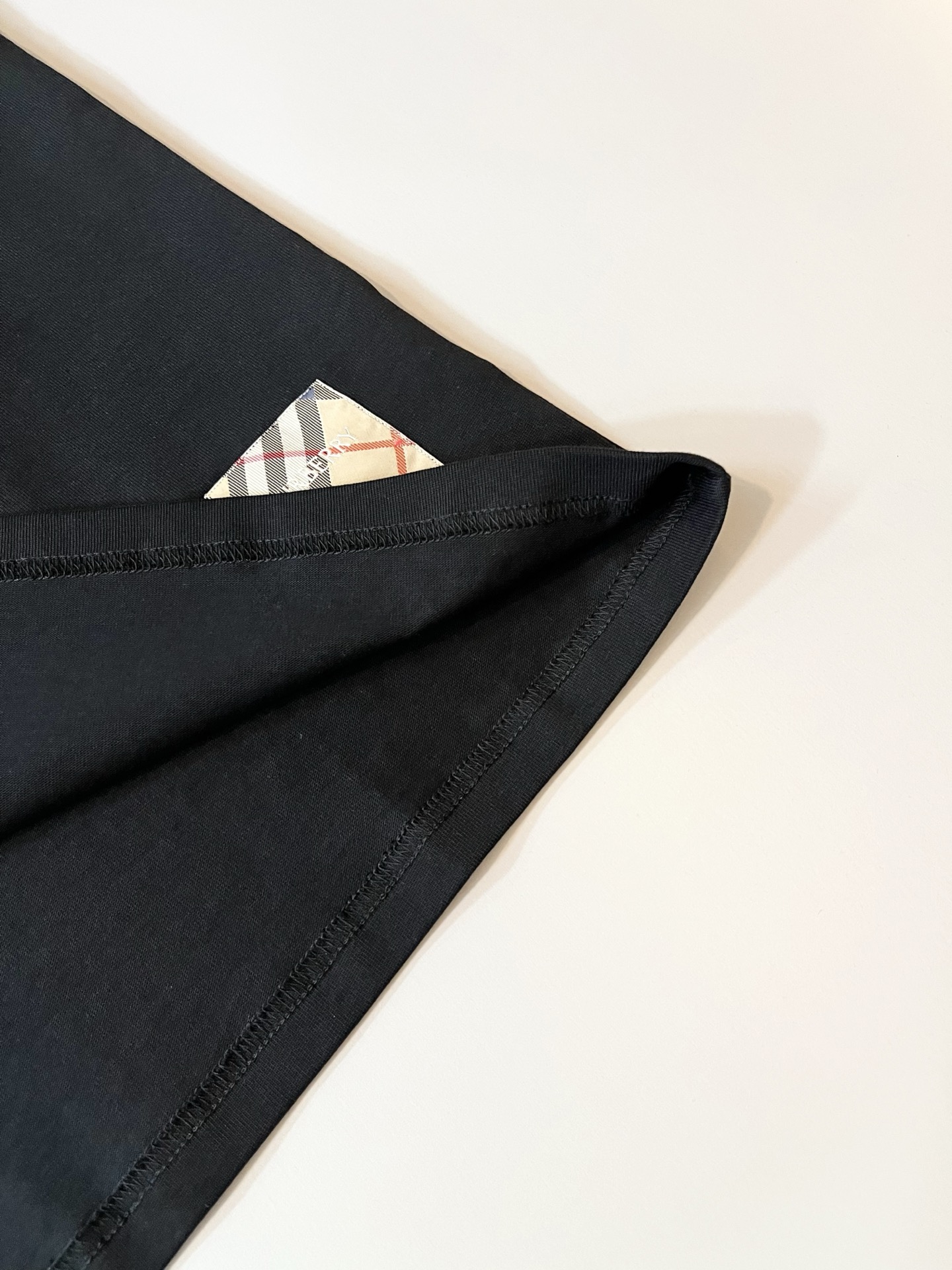 Bur*erry 巴*莉 2025春夏新款男女同款👫休闲套装，品牌最新设计元素！既不单调也不复杂，好处的