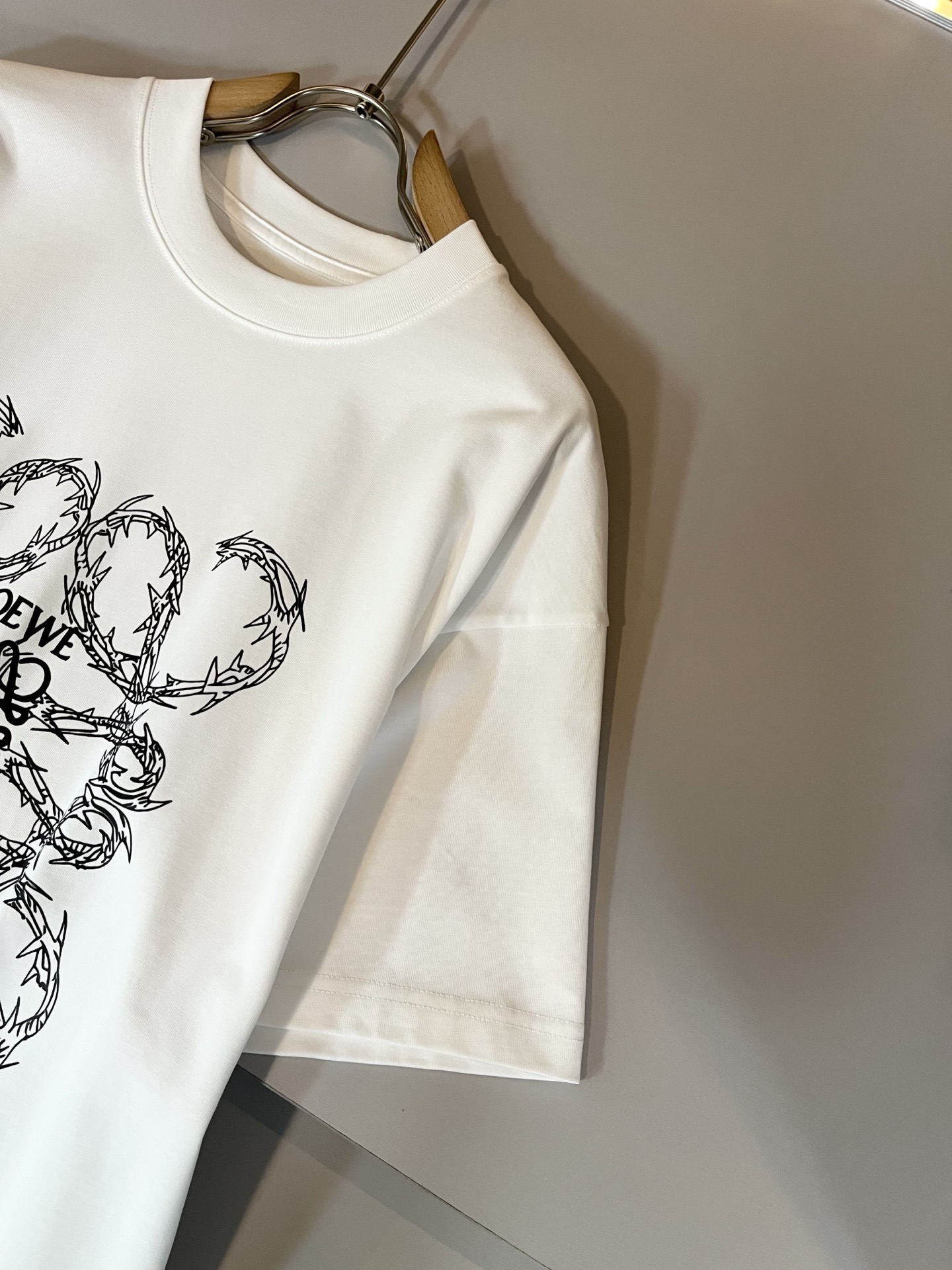  LOE*WE罗*威 2025春夏新款男女同款👫短袖T恤，意大利原厂订单渠道，极具个性高级风，标志log