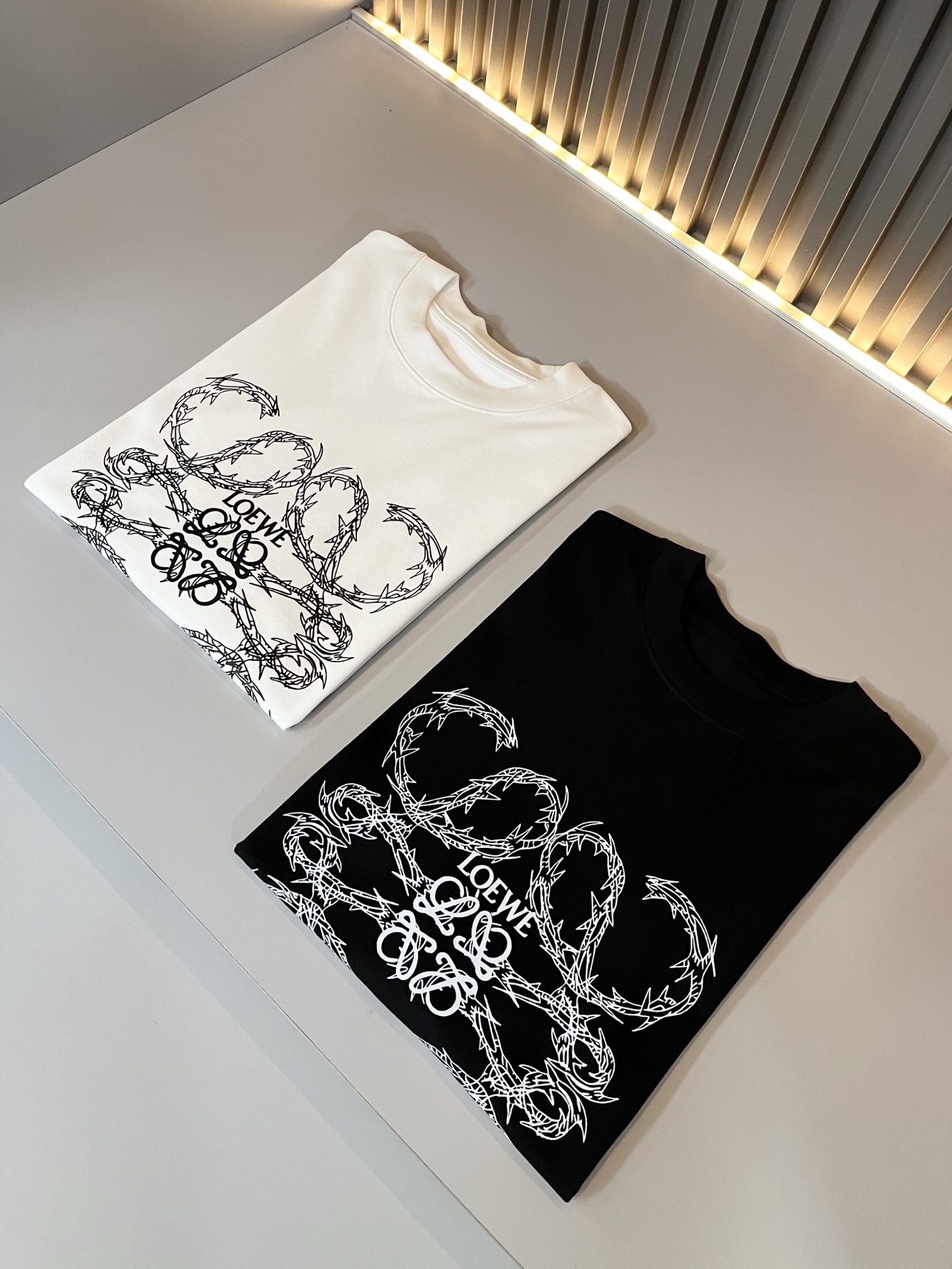  LOE*WE罗*威 2025春夏新款男女同款👫短袖T恤，意大利原厂订单渠道，极具个性高级风，标志log