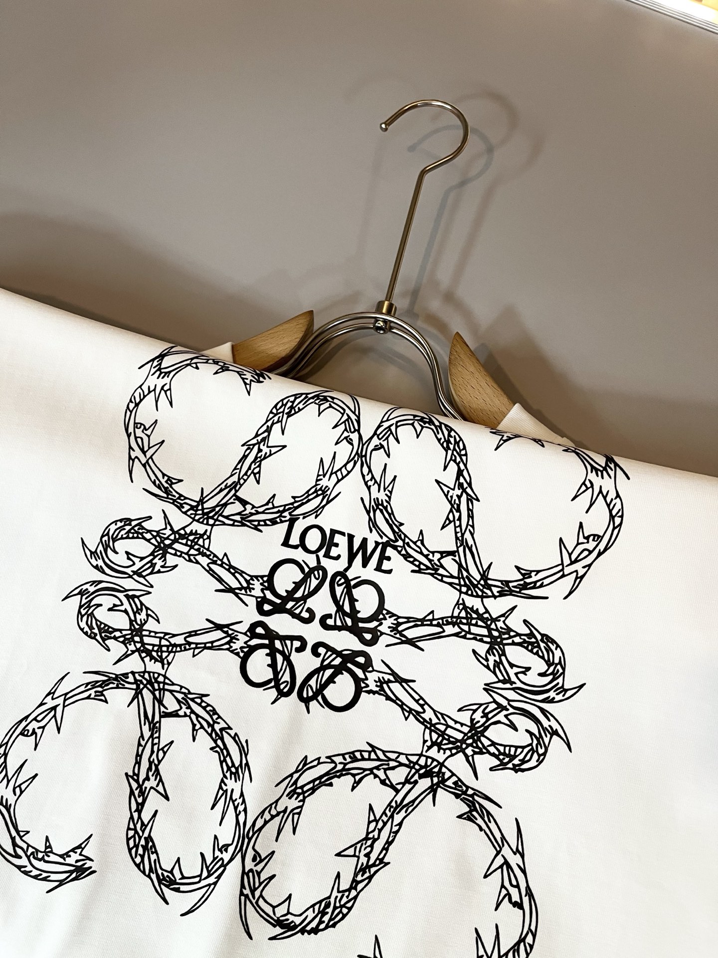  LOE*WE罗*威 2025春夏新款男女同款👫短袖T恤，意大利原厂订单渠道，极具个性高级风，标志log