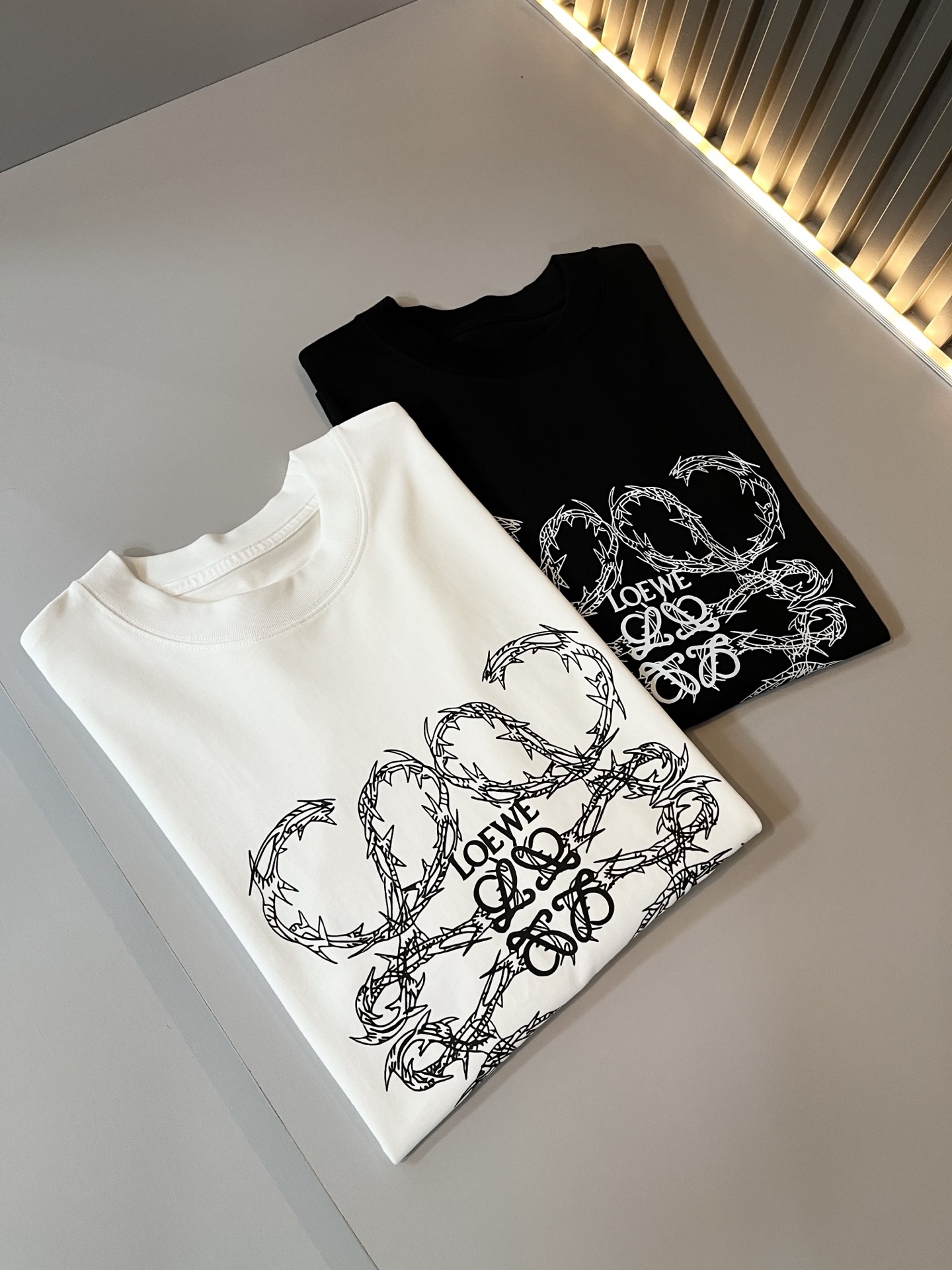 LOE*WE罗*威 2025春夏新款男女同款👫短袖T恤，意大利原厂订单渠道，极具个性高级风，标志log