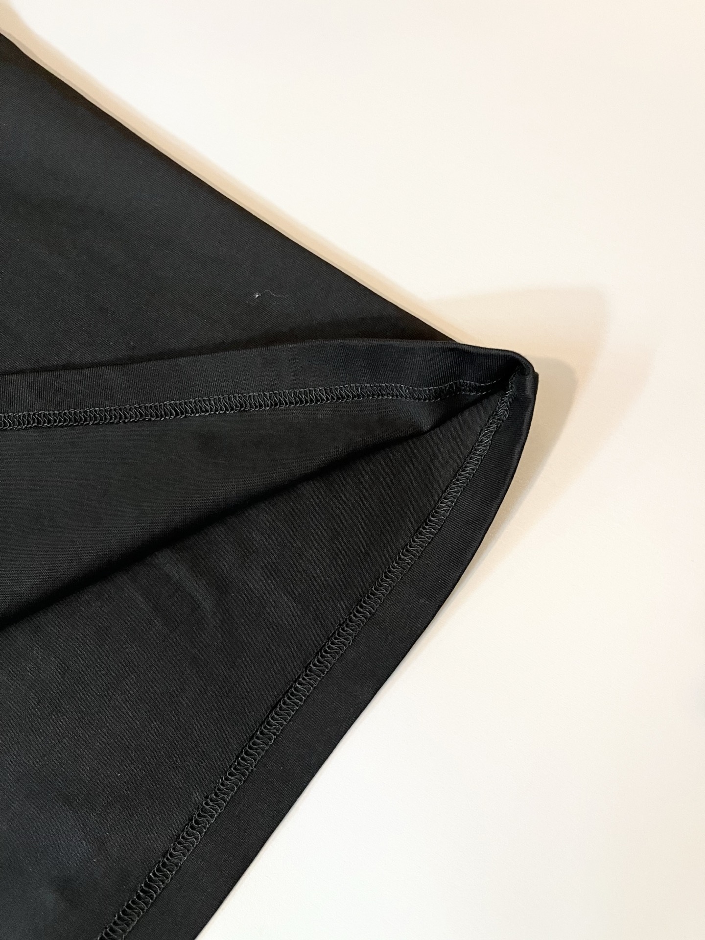  LOE*WE罗*威 2025春夏新款男女同款👫短袖T恤，意大利原厂订单渠道，极具个性高级风，标志log