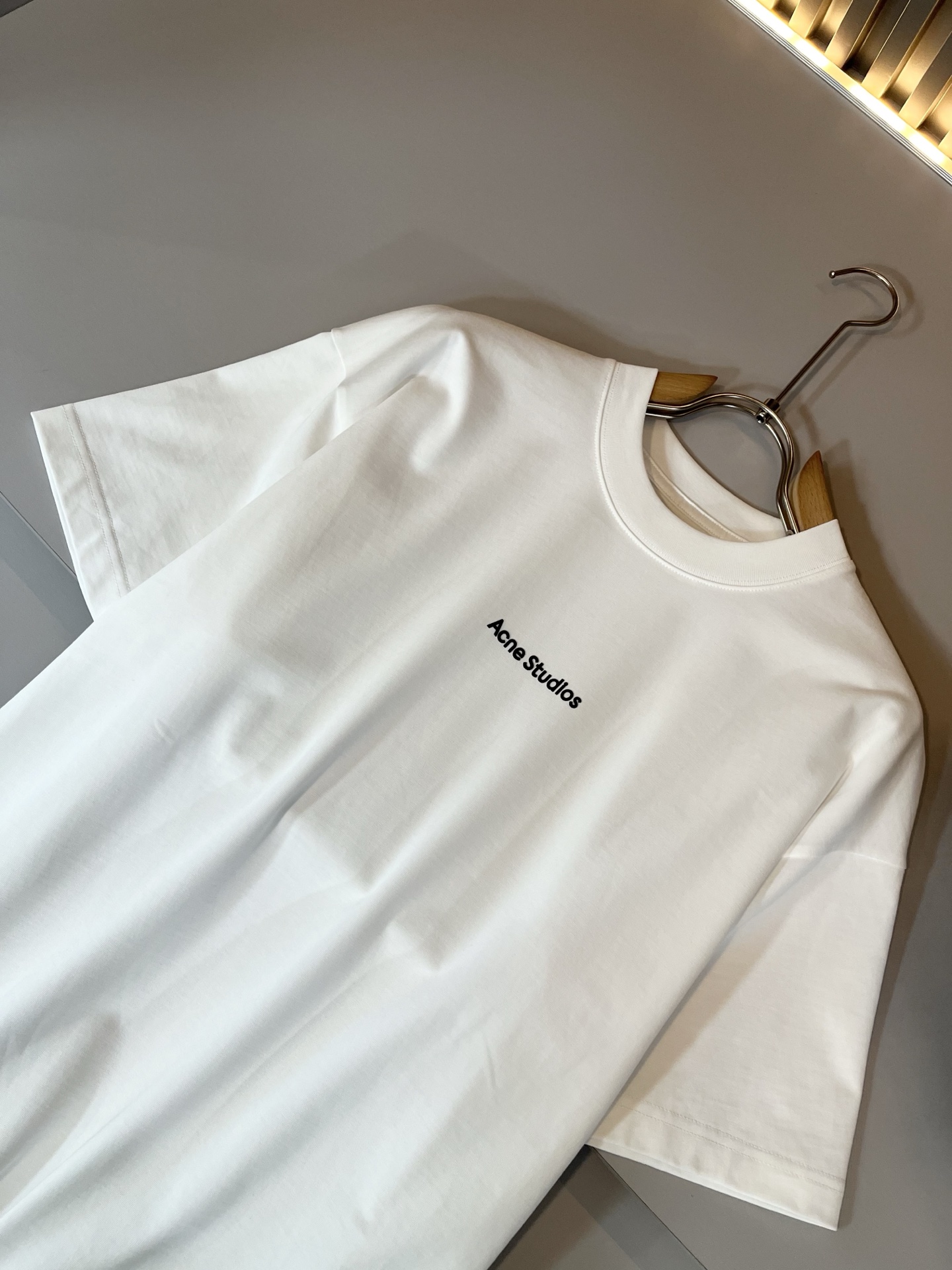   Acne Studi*os2025春夏新款男女同款👫短袖T恤，专柜同步发售！定制专属洗水纯棉面料，定