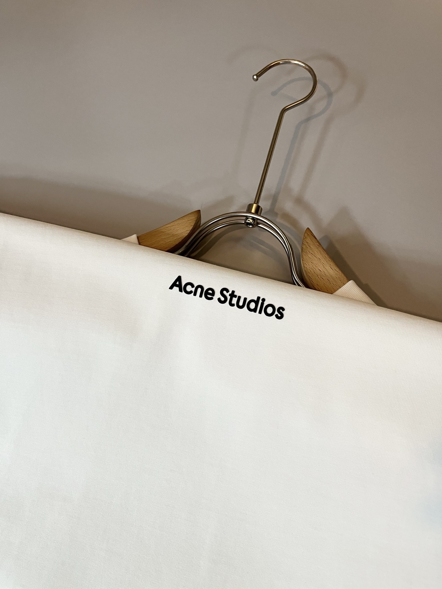   Acne Studi*os2025春夏新款男女同款👫短袖T恤，专柜同步发售！定制专属洗水纯棉面料，定