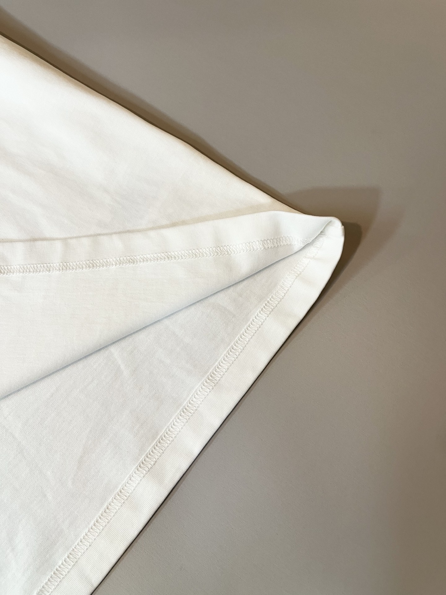   Acne Studi*os2025春夏新款男女同款👫短袖T恤，专柜同步发售！定制专属洗水纯棉面料，定