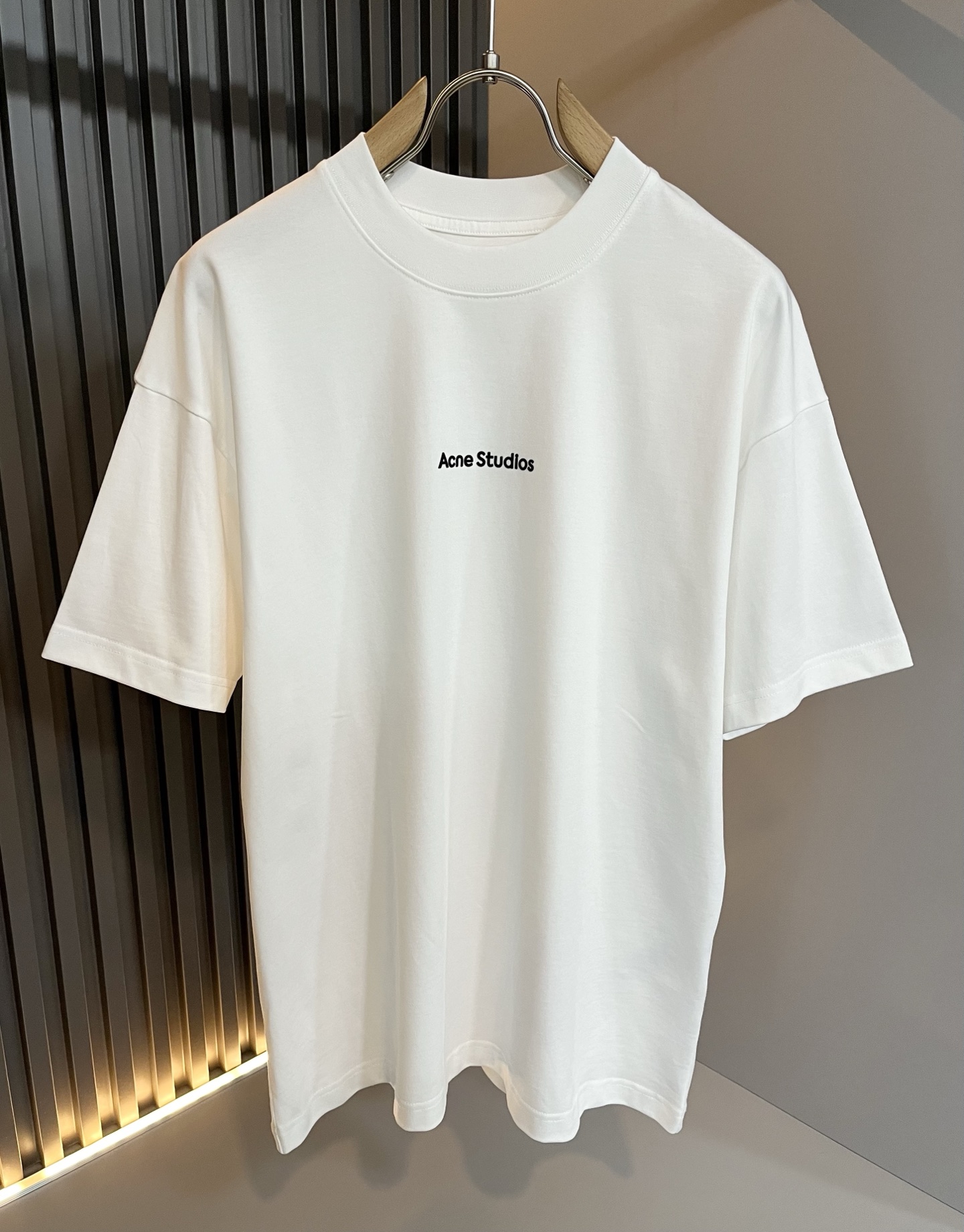   Acne Studi*os2025春夏新款男女同款👫短袖T恤，专柜同步发售！定制专属洗水纯棉面料，定