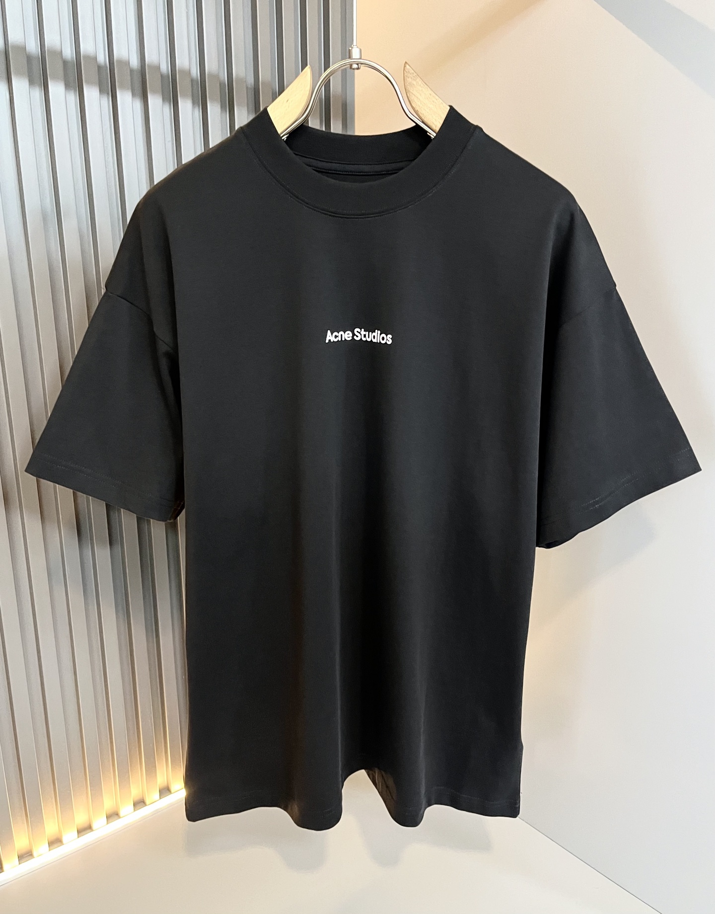   Acne Studi*os2025春夏新款男女同款👫短袖T恤，专柜同步发售！定制专属洗水纯棉面料，定