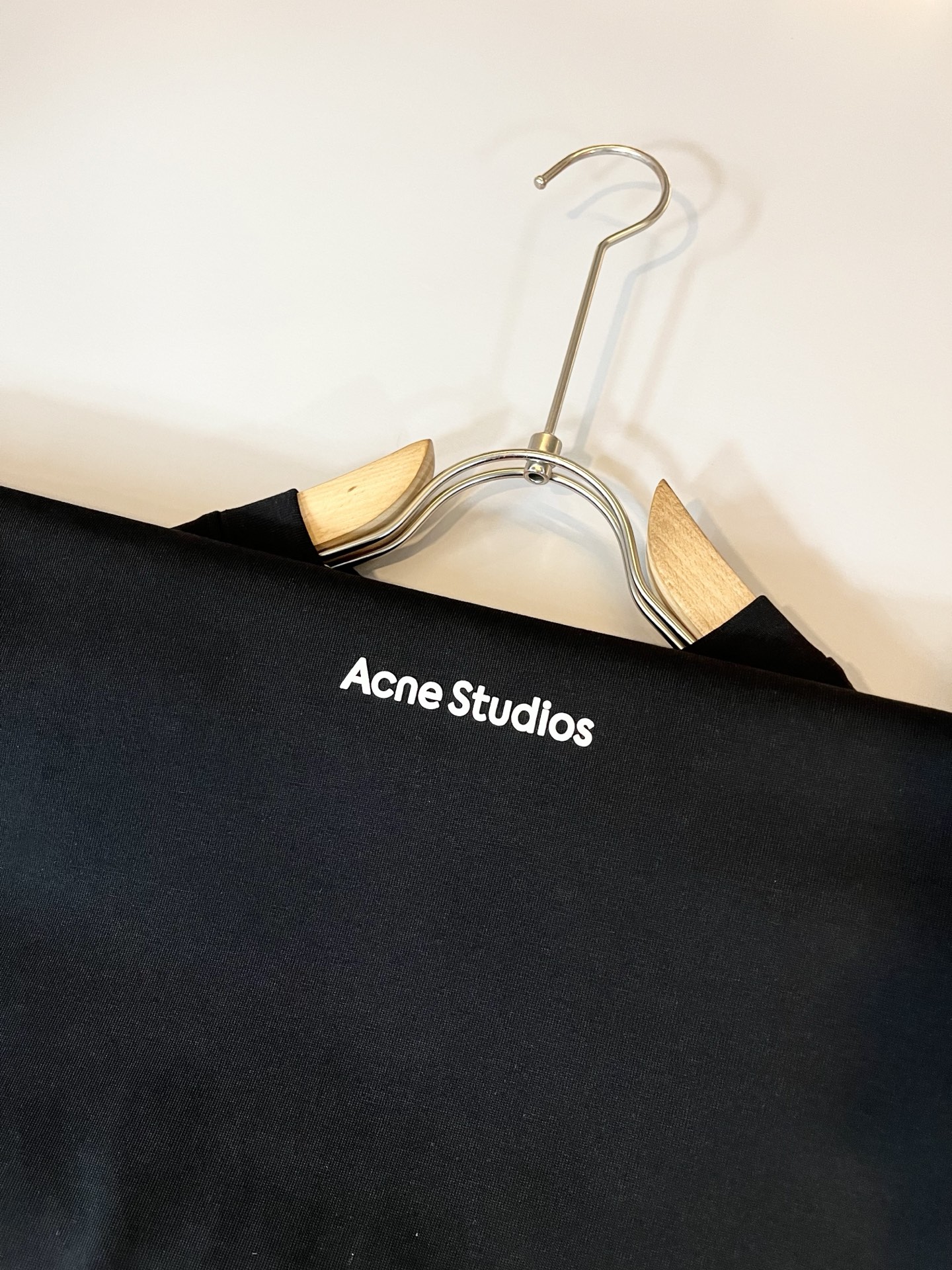   Acne Studi*os2025春夏新款男女同款👫短袖T恤，专柜同步发售！定制专属洗水纯棉面料，定