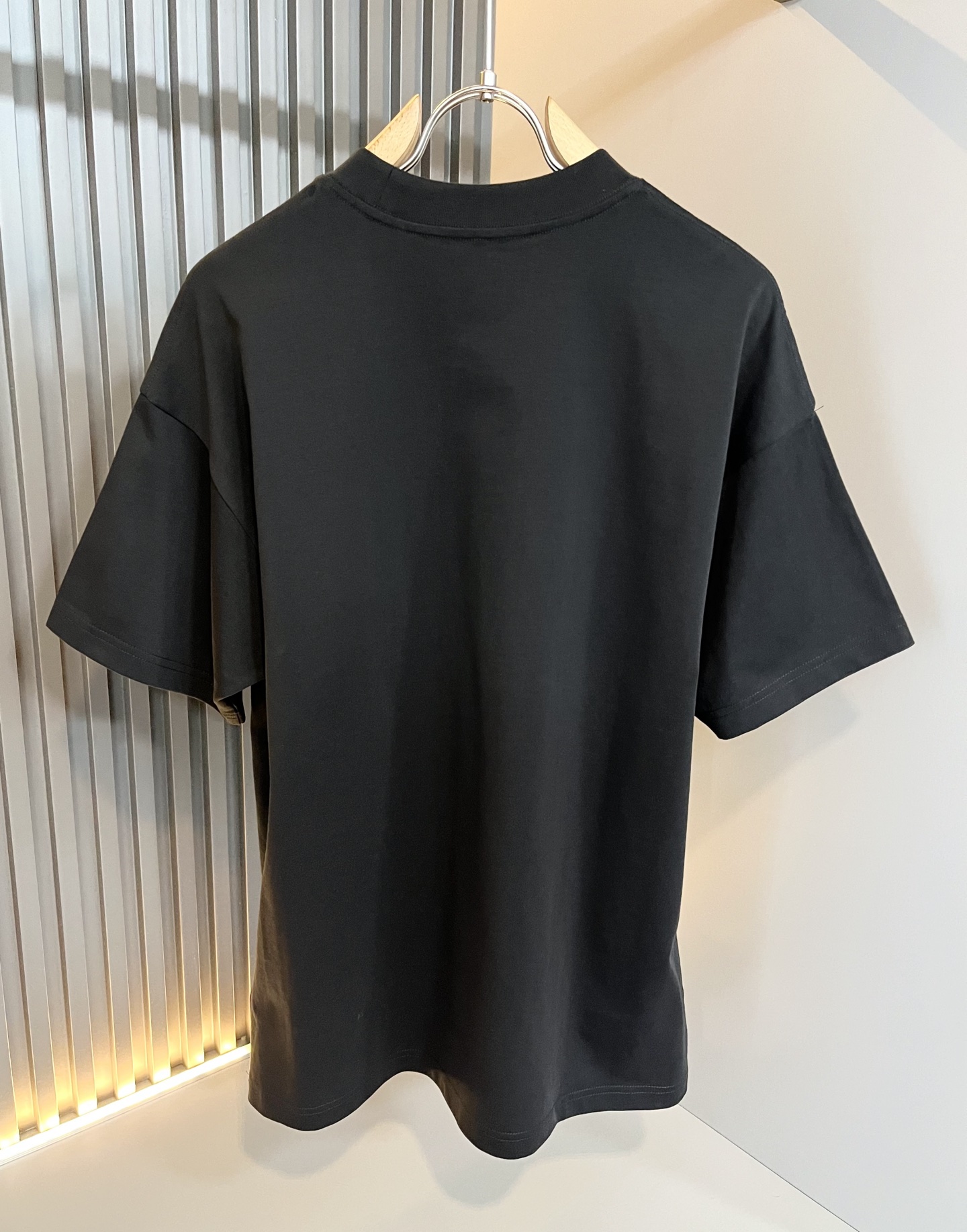   Acne Studi*os2025春夏新款男女同款👫短袖T恤，专柜同步发售！定制专属洗水纯棉面料，定