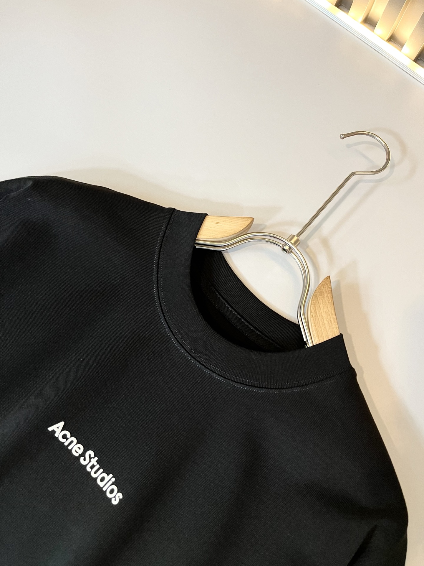   Acne Studi*os2025春夏新款男女同款👫短袖T恤，专柜同步发售！定制专属洗水纯棉面料，定