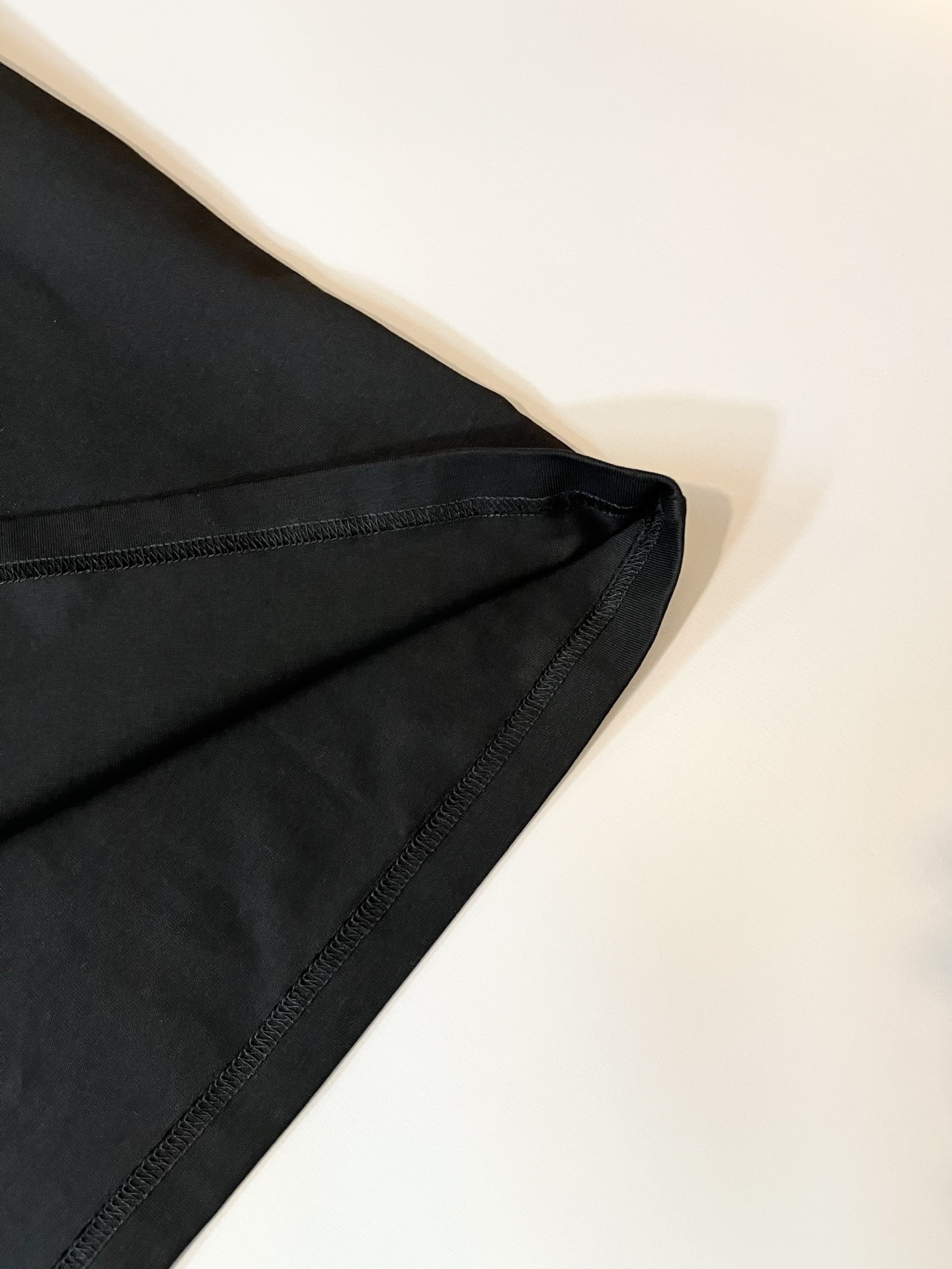   Acne Studi*os2025春夏新款男女同款👫短袖T恤，专柜同步发售！定制专属洗水纯棉面料，定