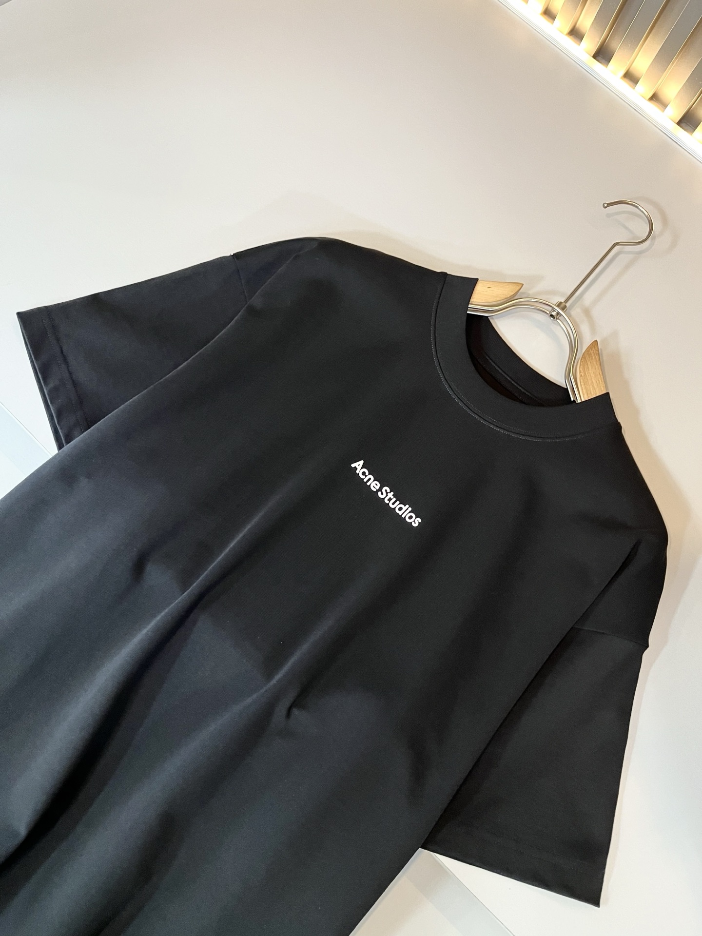   Acne Studi*os2025春夏新款男女同款👫短袖T恤，专柜同步发售！定制专属洗水纯棉面料，定