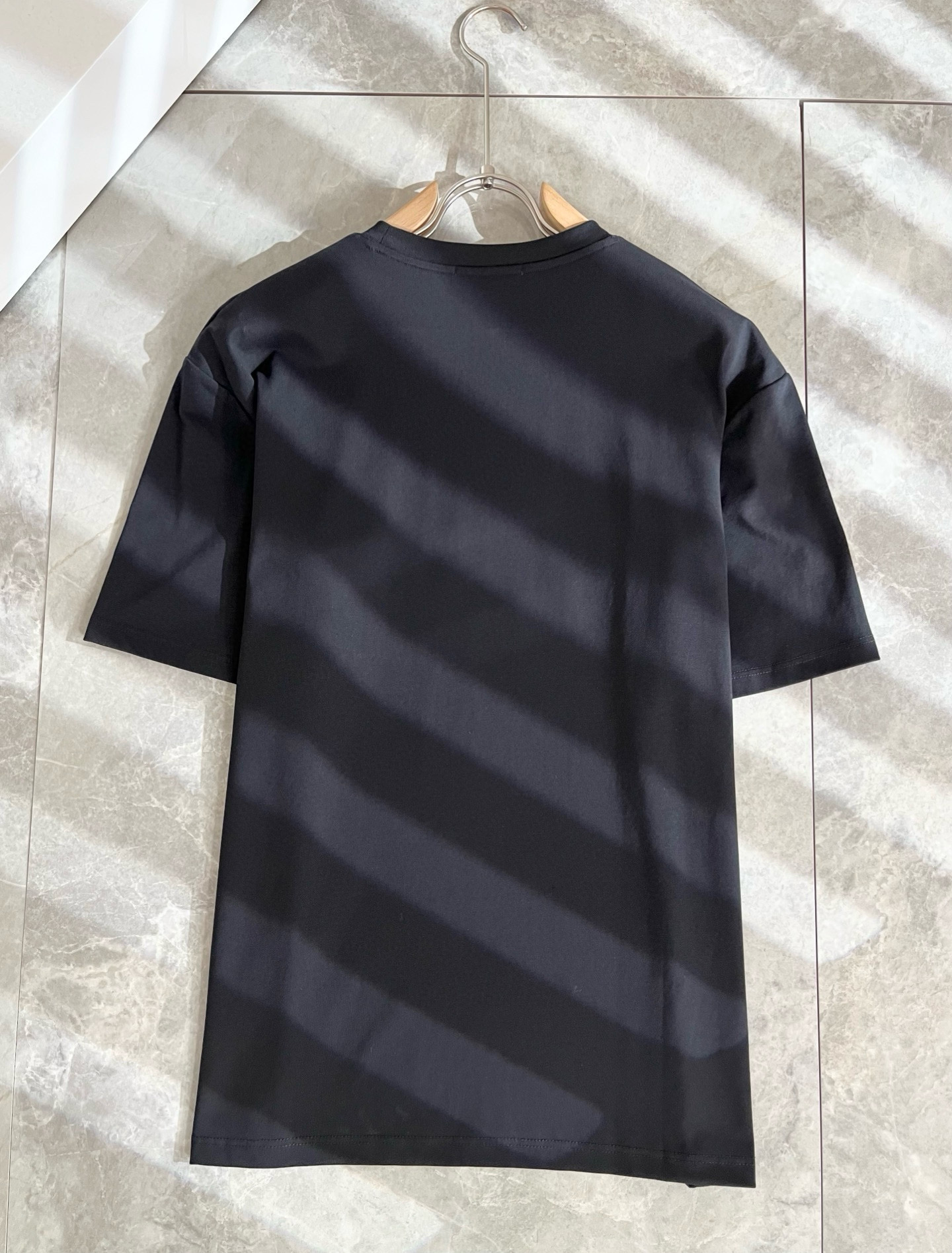    Gucc*古家 2025春夏新款男女同情侣款👫休闲宽松棉质圆领短袖T恤衫！贸易公司渠道稀出，同步官