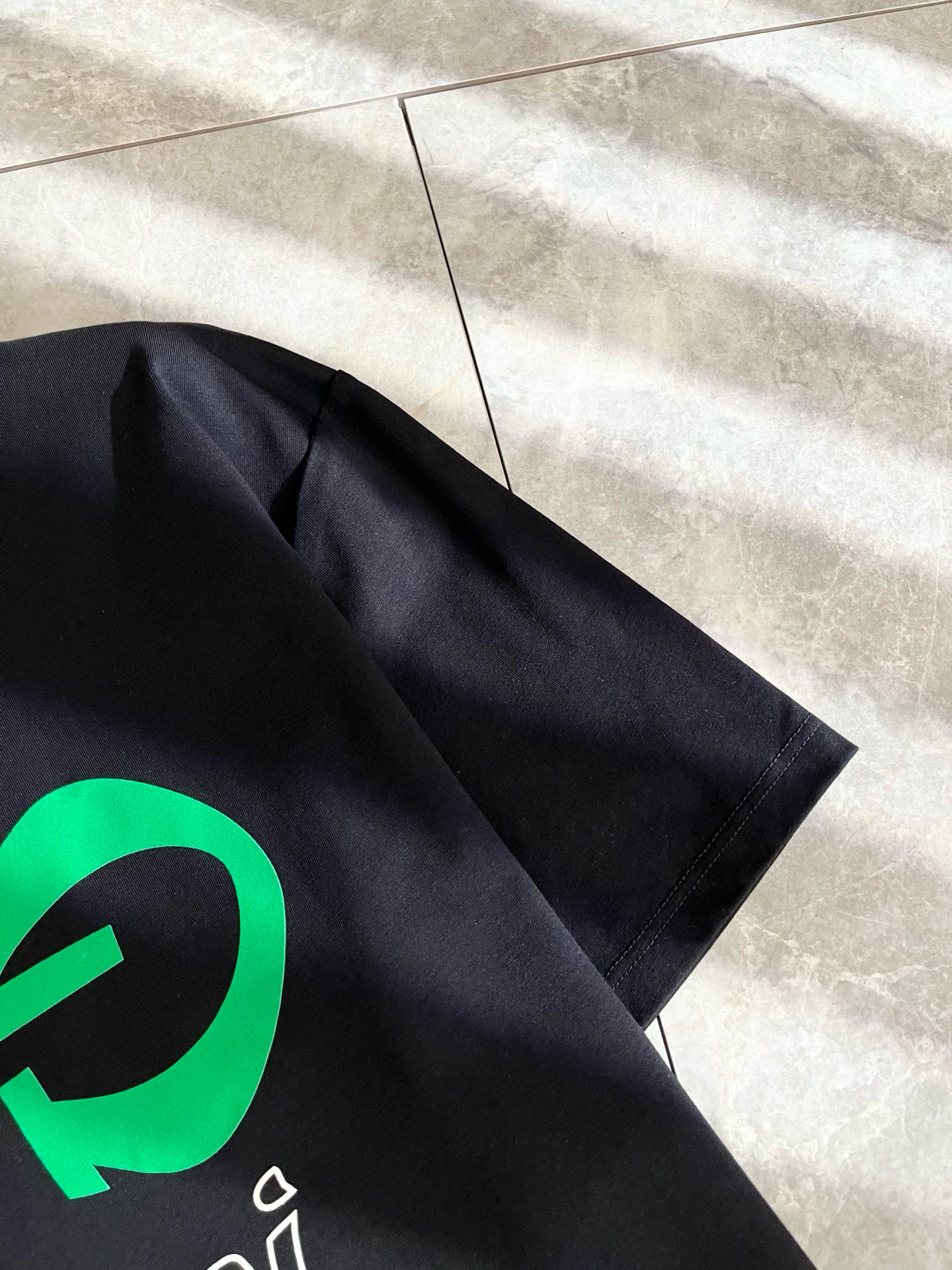    Gucc*古家 2025春夏新款男女同情侣款👫休闲宽松棉质圆领短袖T恤衫！贸易公司渠道稀出，同步官