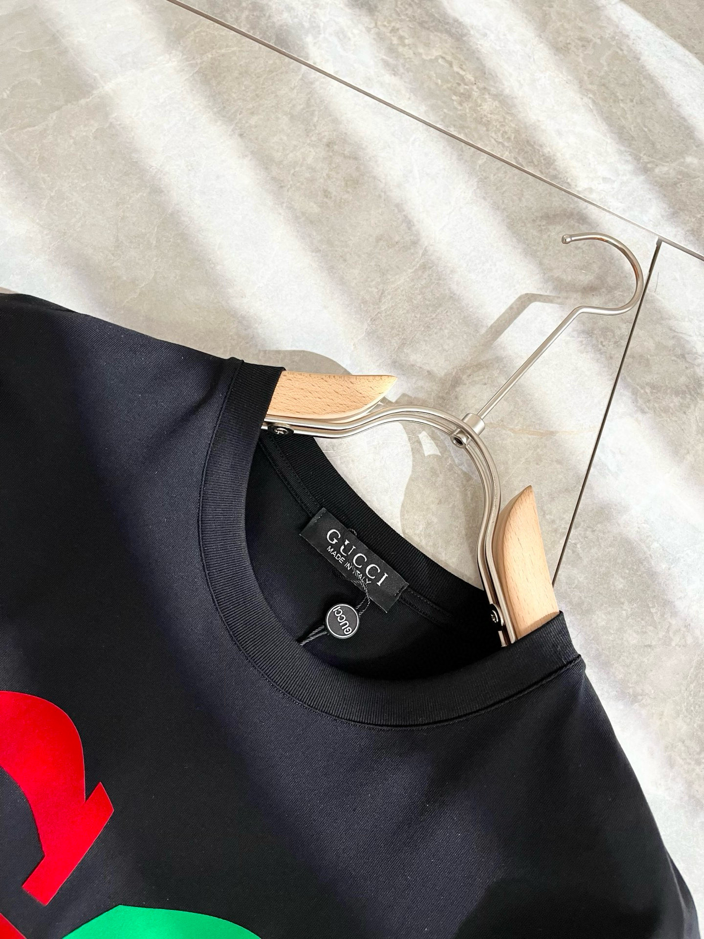    Gucc*古家 2025春夏新款男女同情侣款👫休闲宽松棉质圆领短袖T恤衫！贸易公司渠道稀出，同步官