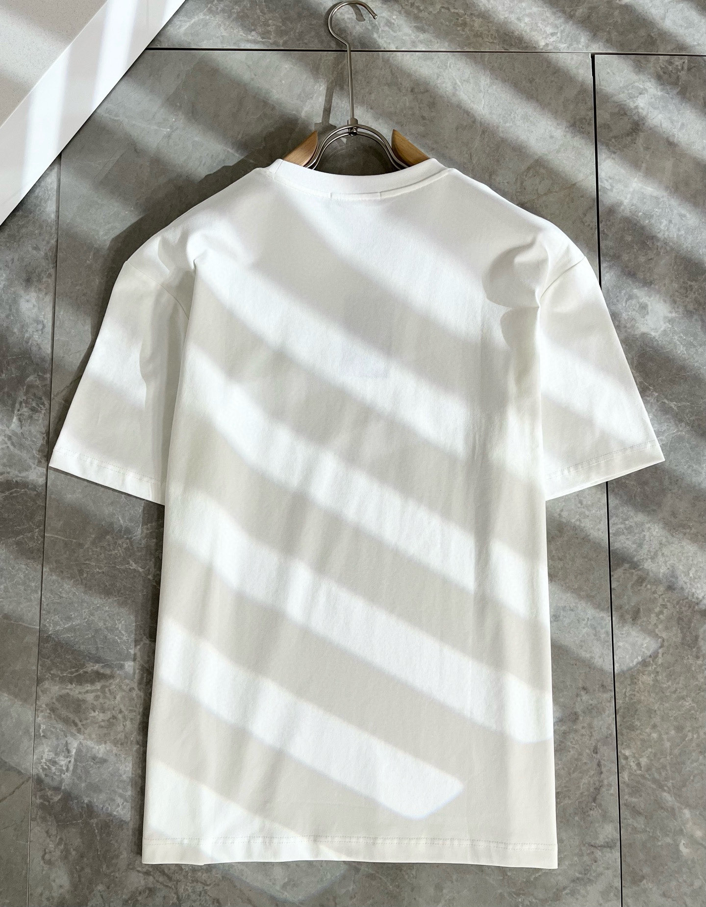    Gucc*古家 2025春夏新款男女同情侣款👫休闲宽松棉质圆领短袖T恤衫！贸易公司渠道稀出，同步官