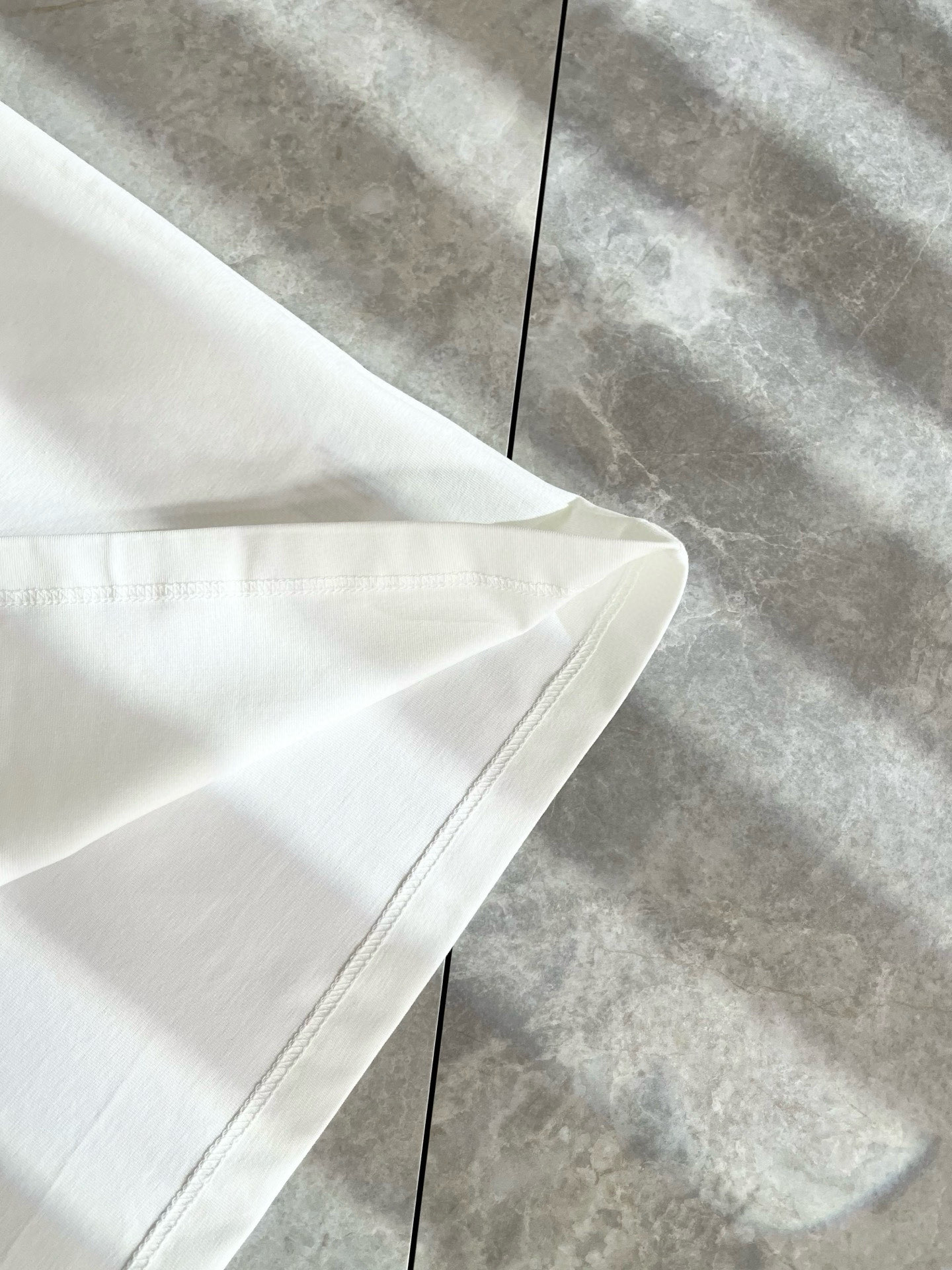    Gucc*古家 2025春夏新款男女同情侣款👫休闲宽松棉质圆领短袖T恤衫！贸易公司渠道稀出，同步官