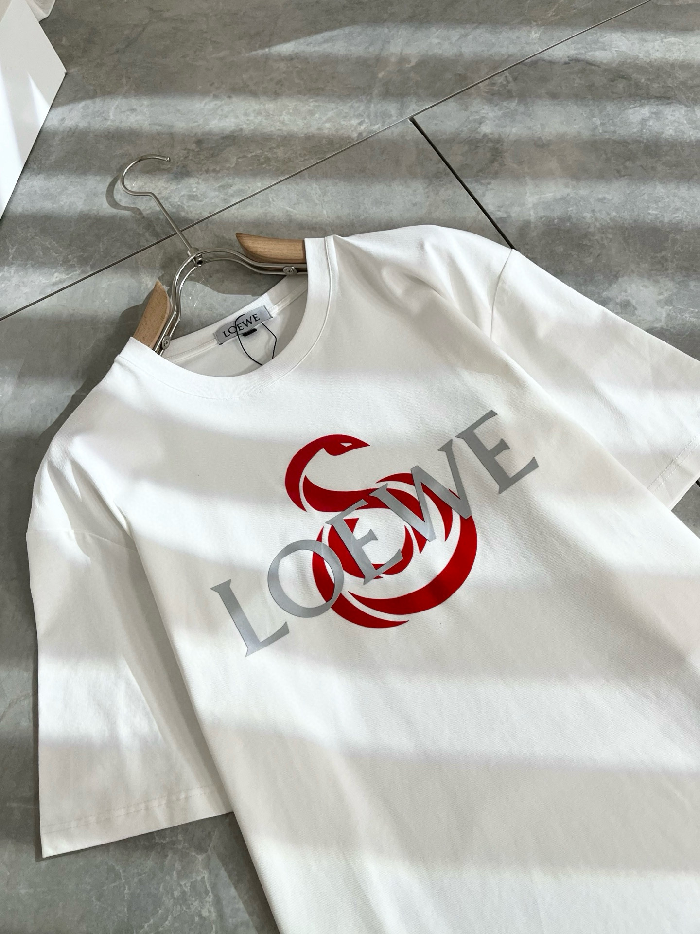  LOE*WE罗*威 2025春夏新款男女同款👫短袖T恤，意大利原厂订单渠道，极具个性高级风，标志log