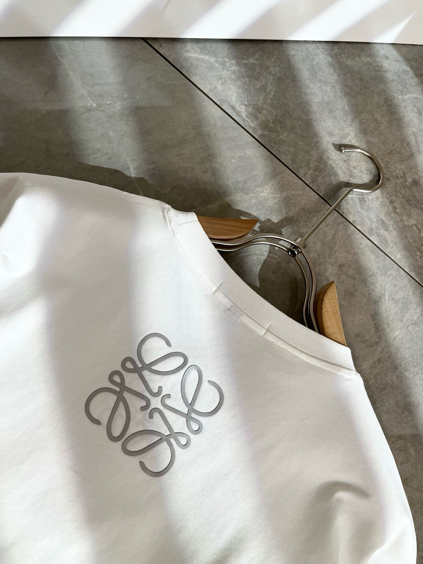  LOE*WE罗*威 2025春夏新款男女同款👫短袖T恤，意大利原厂订单渠道，极具个性高级风，标志log