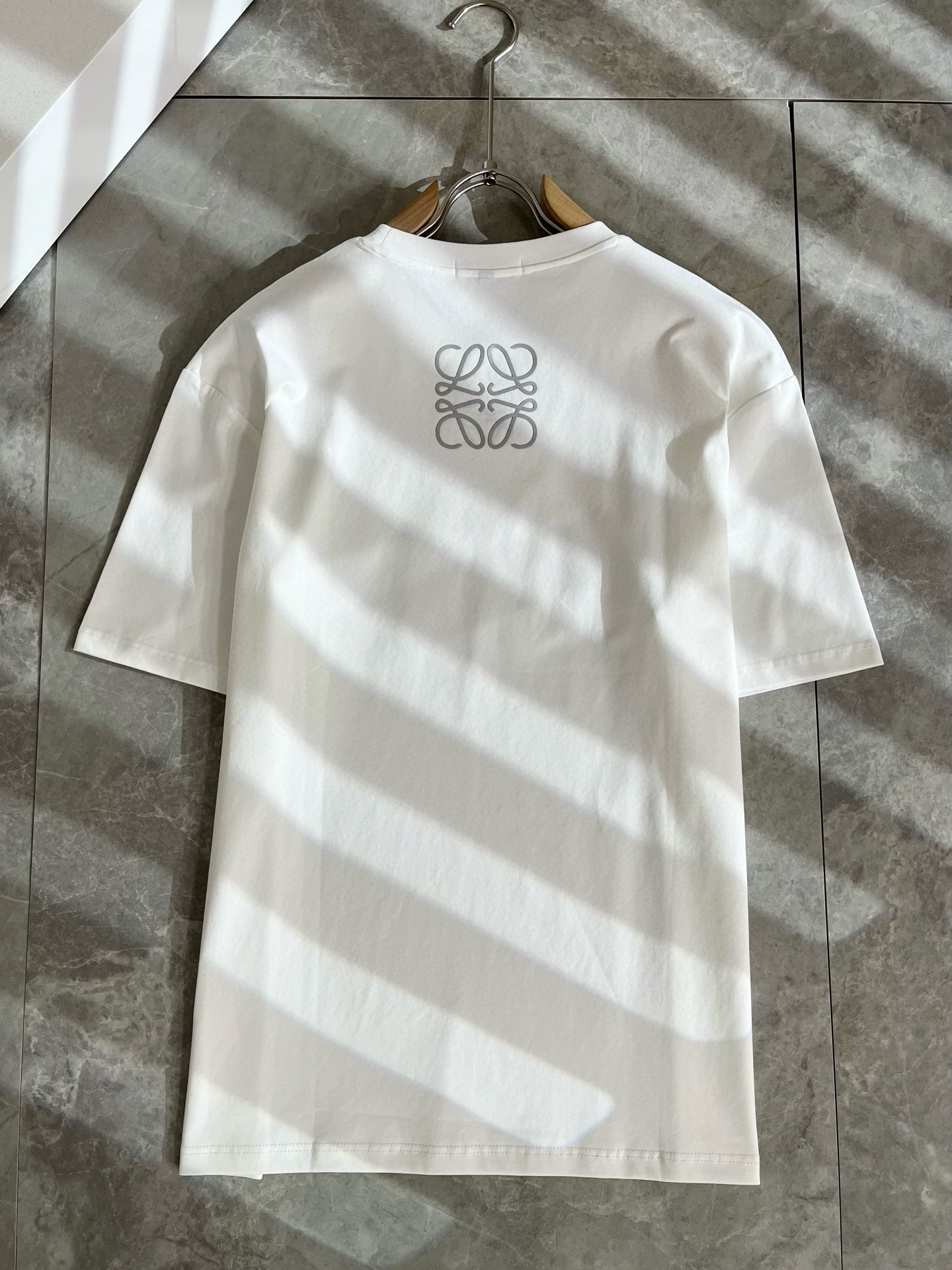  LOE*WE罗*威 2025春夏新款男女同款👫短袖T恤，意大利原厂订单渠道，极具个性高级风，标志log