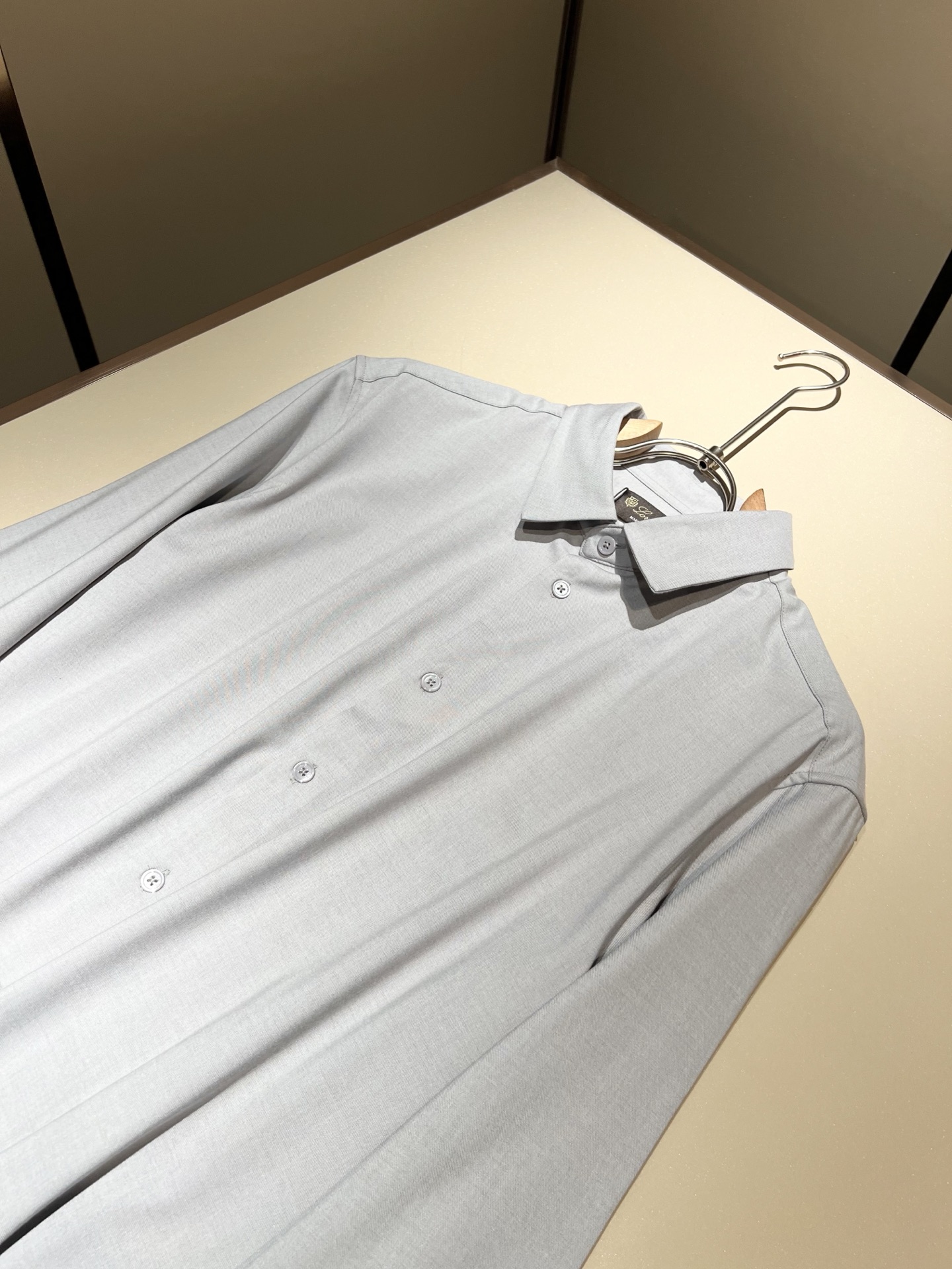  Loro Piana诺悠翩雅 2025秋冬男士衬衣，最新的贸易订单全品相！！网红款！上身舒适透气，不僵