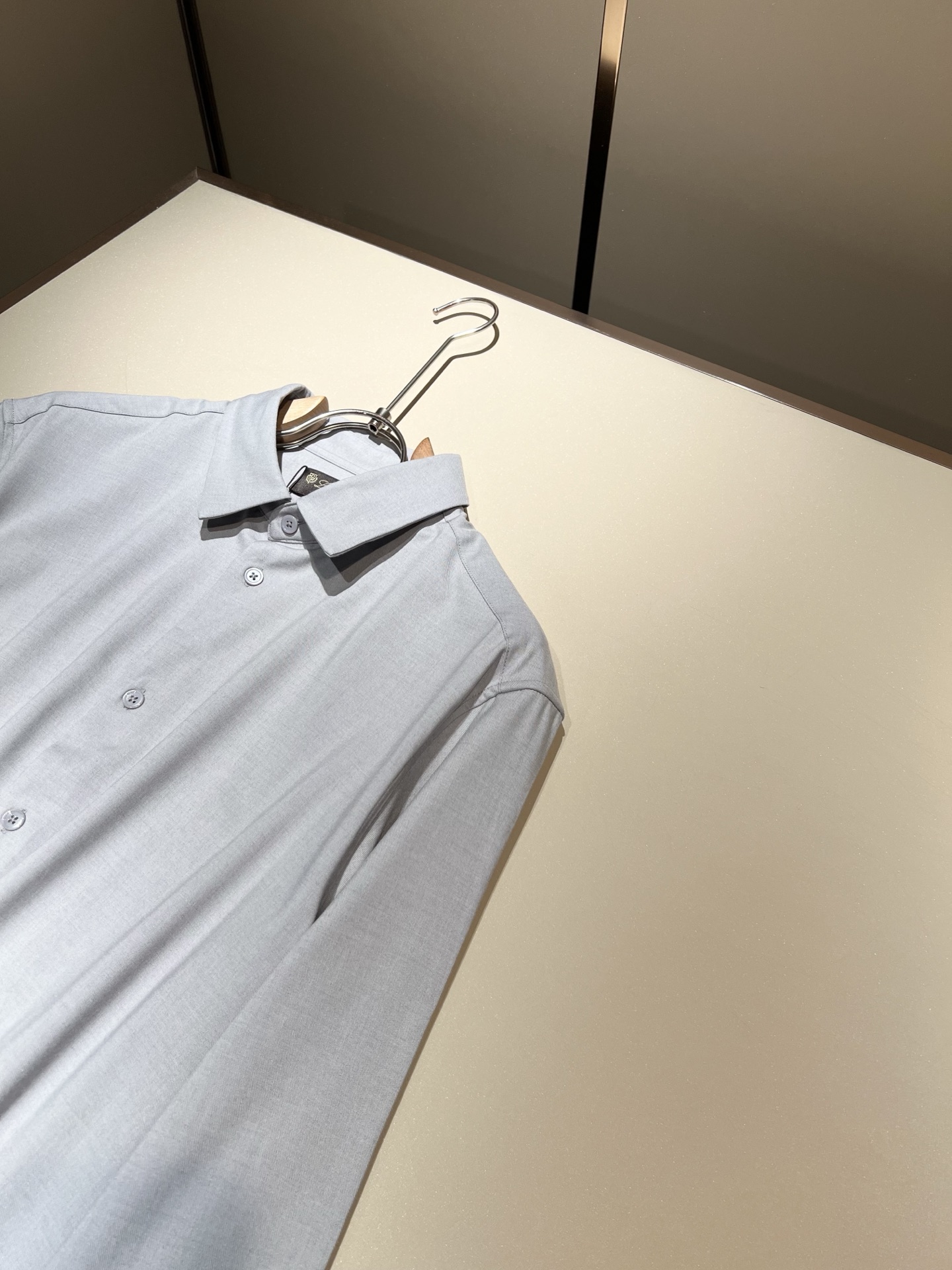  Loro Piana诺悠翩雅 2025秋冬男士衬衣，最新的贸易订单全品相！！网红款！上身舒适透气，不僵