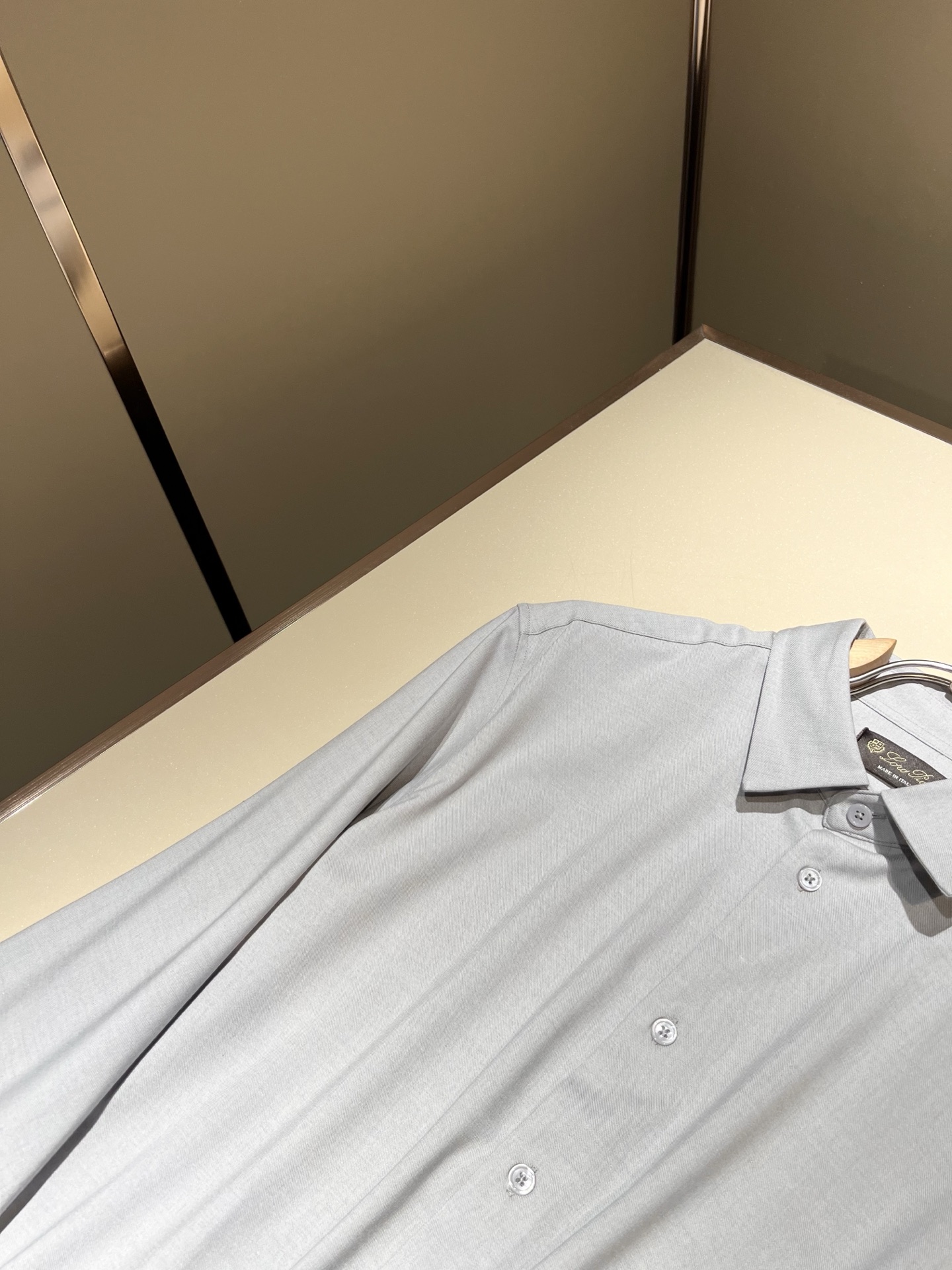  Loro Piana诺悠翩雅 2025秋冬男士衬衣，最新的贸易订单全品相！！网红款！上身舒适透气，不僵