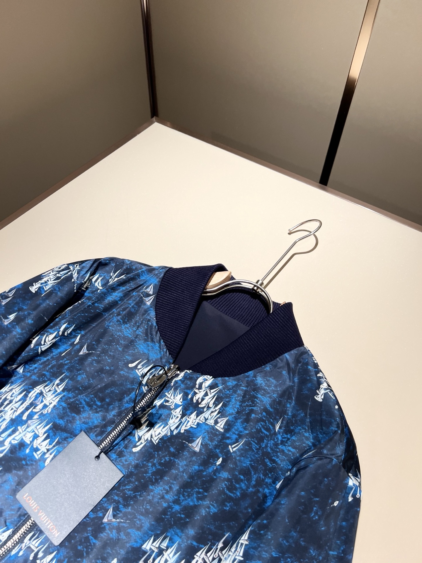  LouisVuitt*路易*登  ⚠️双面夹克！2025秋冬新品最新款夹克外套，立体老花图案装夹克外套
