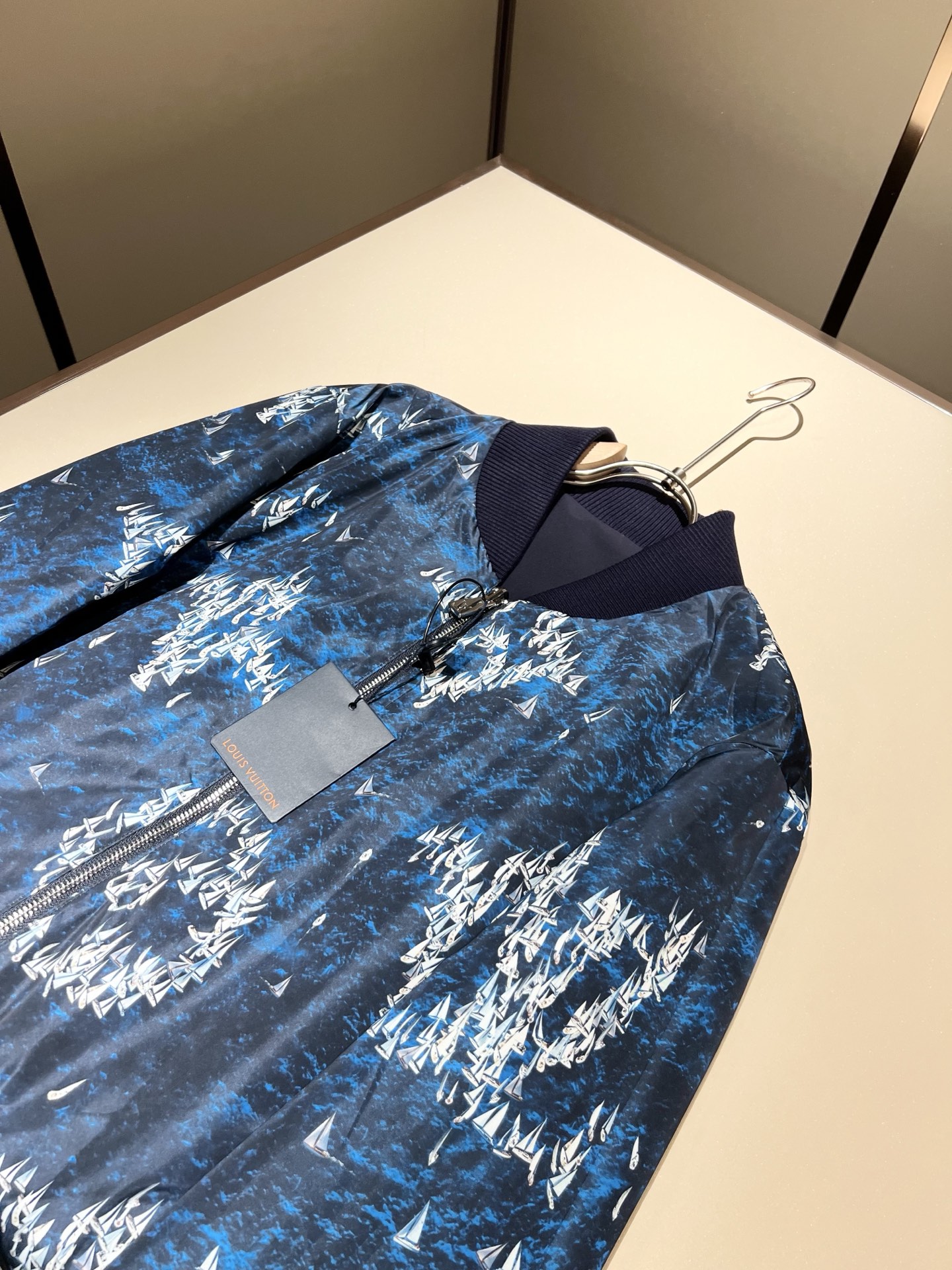  LouisVuitt*路易*登  ⚠️双面夹克！2025秋冬新品最新款夹克外套，立体老花图案装夹克外套