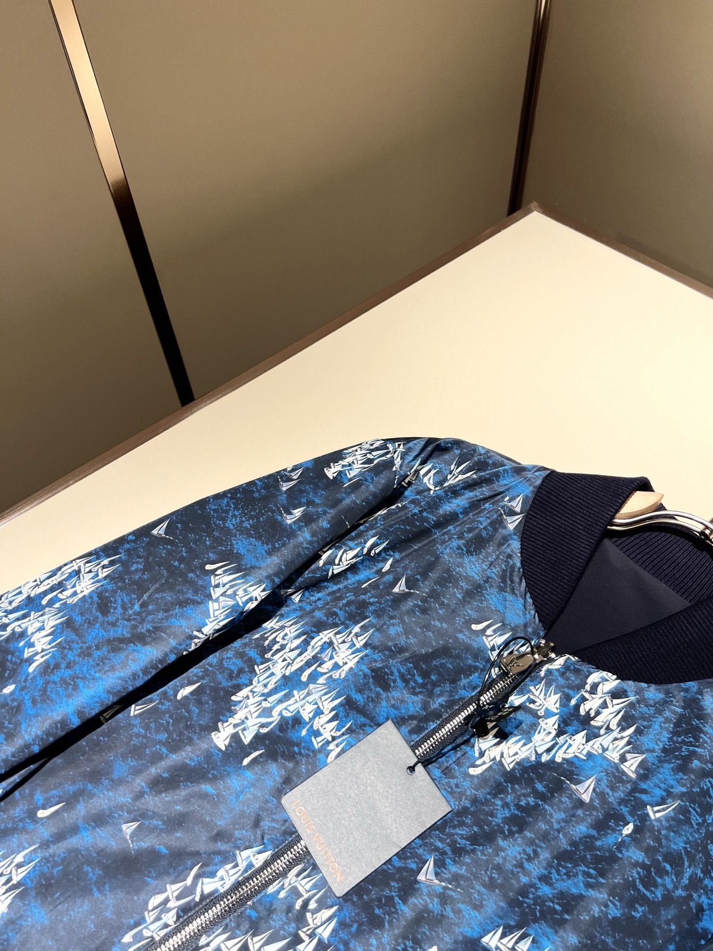  LouisVuitt*路易*登  ⚠️双面夹克！2025秋冬新品最新款夹克外套，立体老花图案装夹克外套