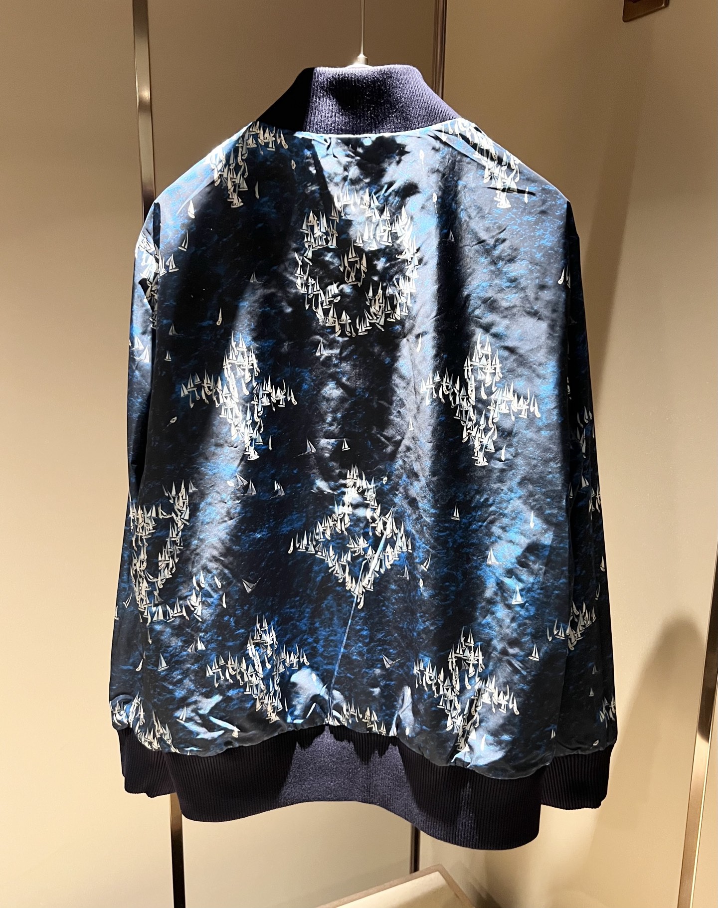  LouisVuitt*路易*登  ⚠️双面夹克！2025秋冬新品最新款夹克外套，立体老花图案装夹克外套