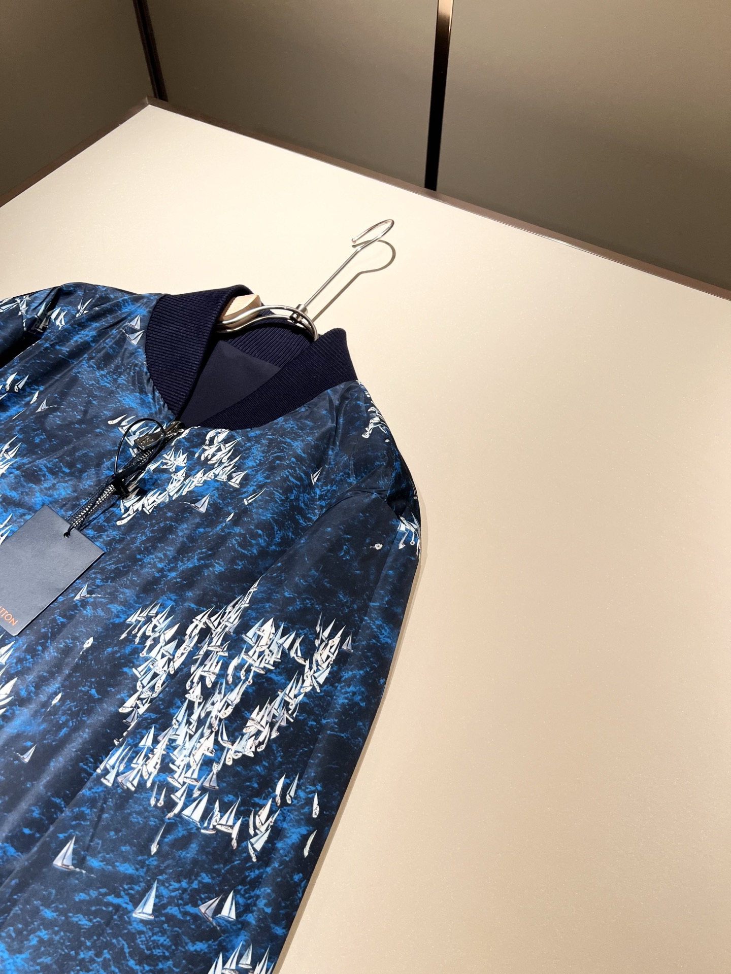  LouisVuitt*路易*登  ⚠️双面夹克！2025秋冬新品最新款夹克外套，立体老花图案装夹克外套