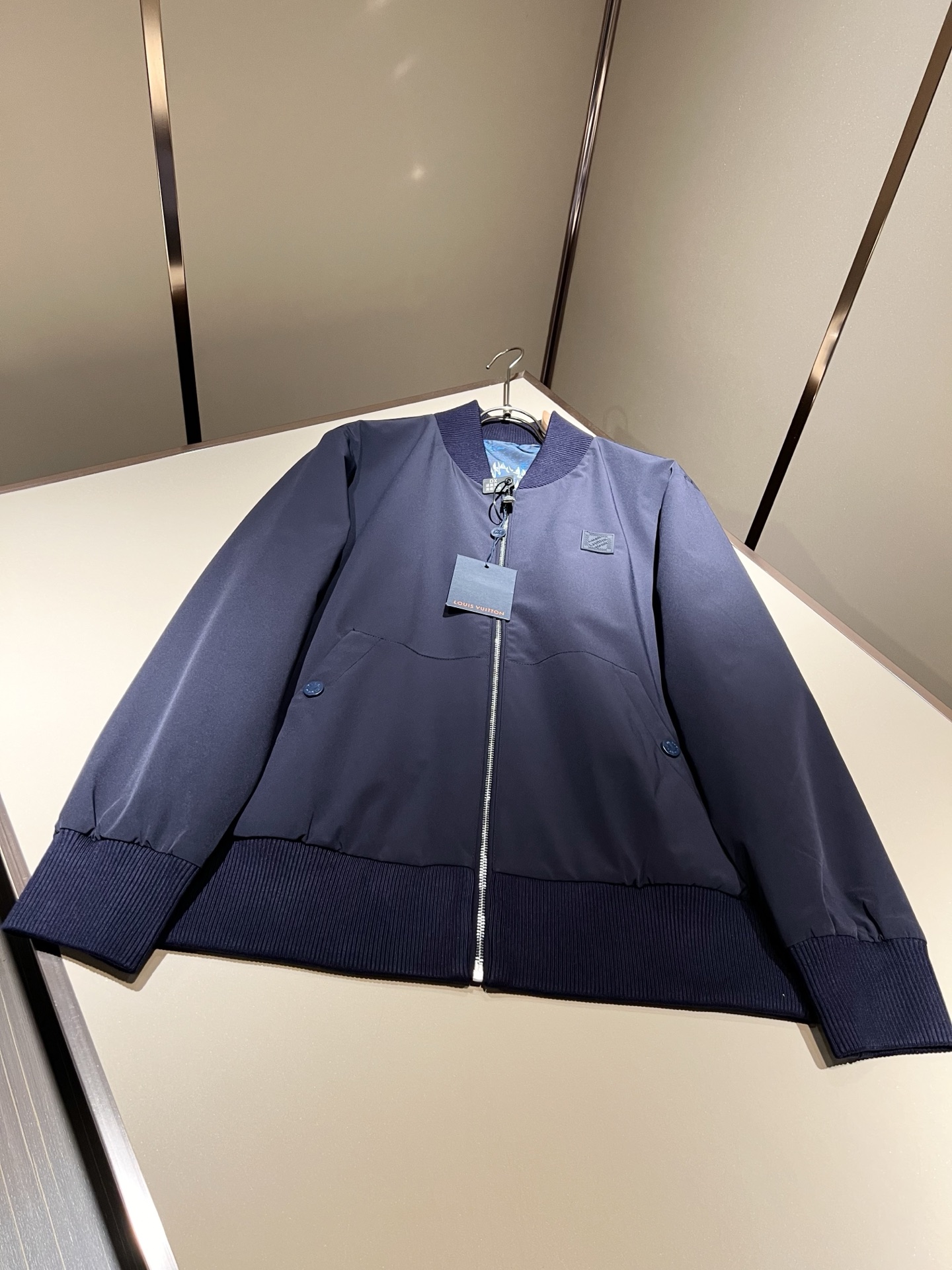  LouisVuitt*路易*登  ⚠️双面夹克！2025秋冬新品最新款夹克外套，立体老花图案装夹克外套