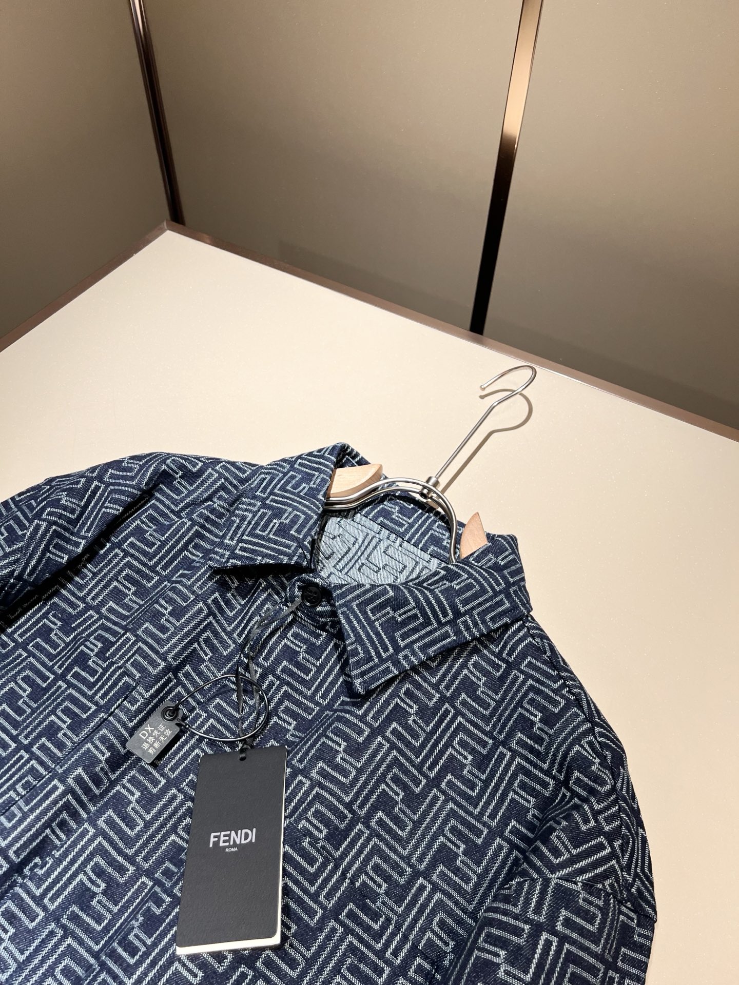  FEN*I 芬*迪 2025秋冬新款夹克外套，意大利原厂订单，FD家族人气单品，代表性十足，规格感十足