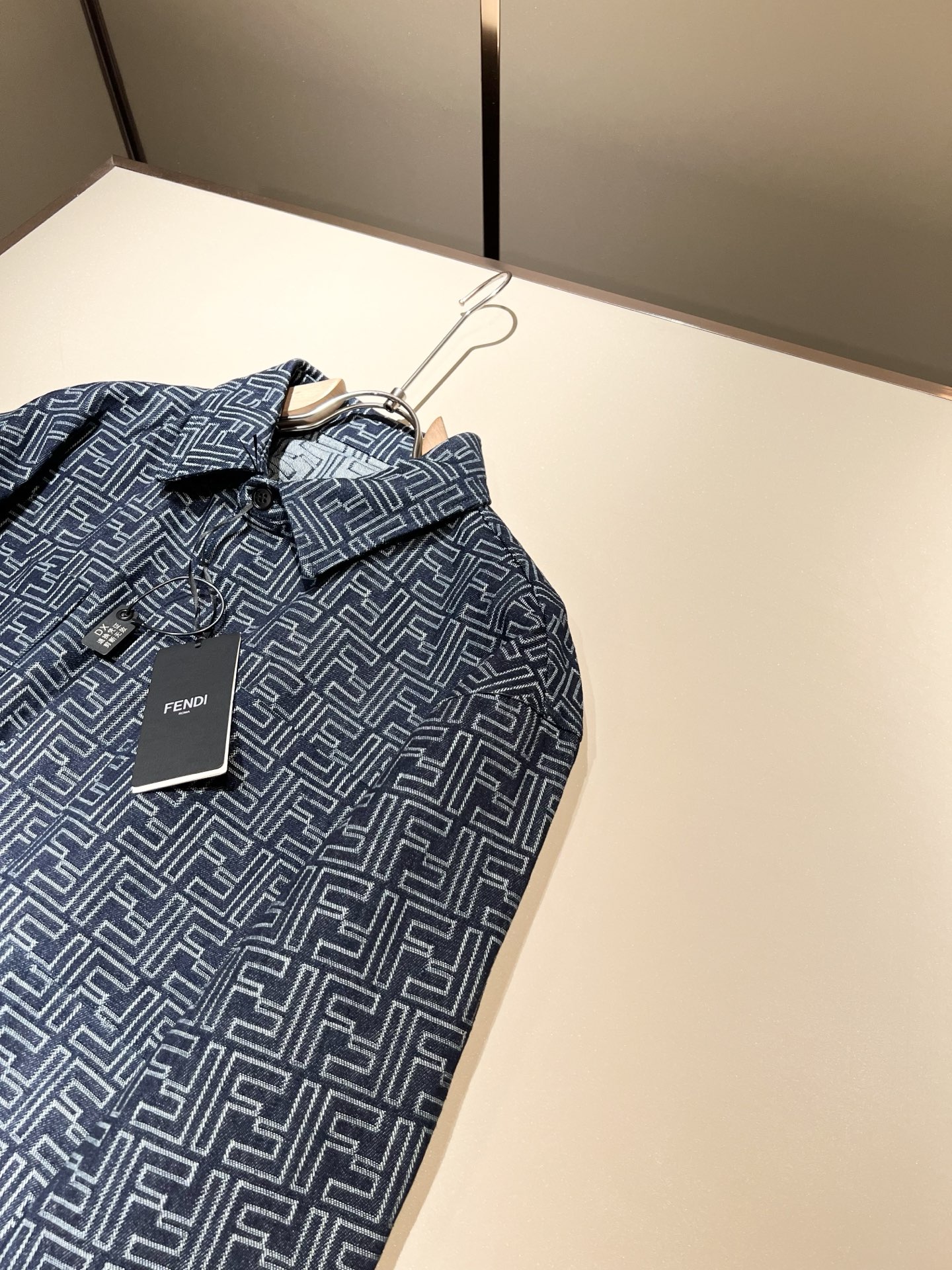  FEN*I 芬*迪 2025秋冬新款夹克外套，意大利原厂订单，FD家族人气单品，代表性十足，规格感十足